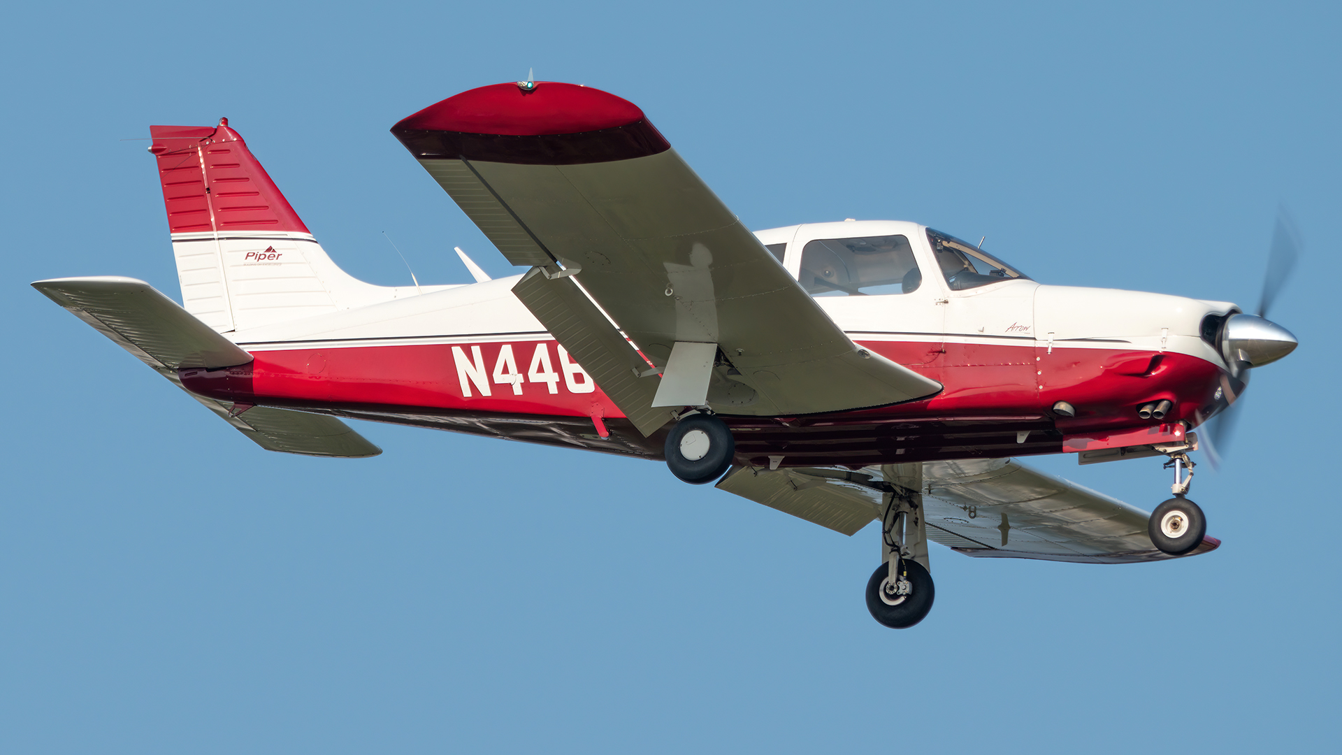 Full size: PRIVATE Piper PA-28 N4461T at Washington Dulles International Airport