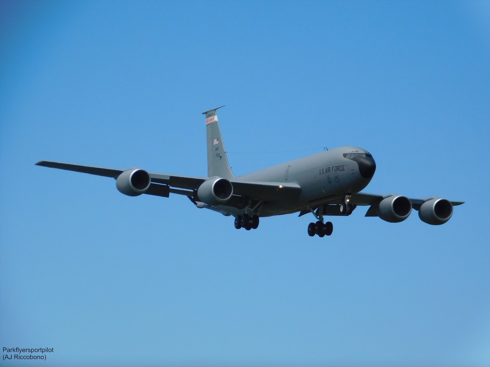 Full size: USAF - United States Air Force KC-135 57-1514 at General Mitchell International Airport