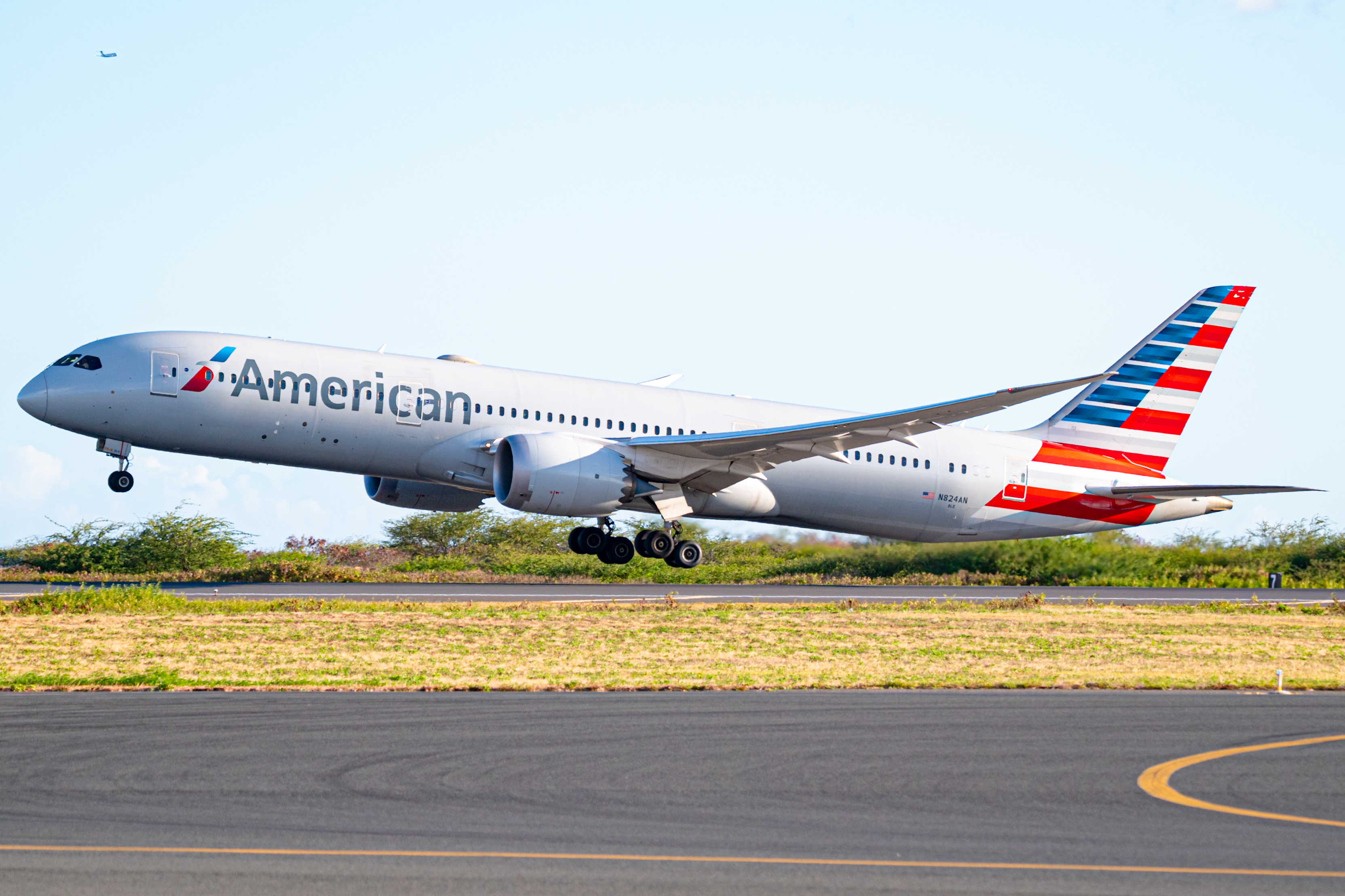 Full size: American Airlines Boeing 787-9 N824AN at Daniel K Inouye International Airport