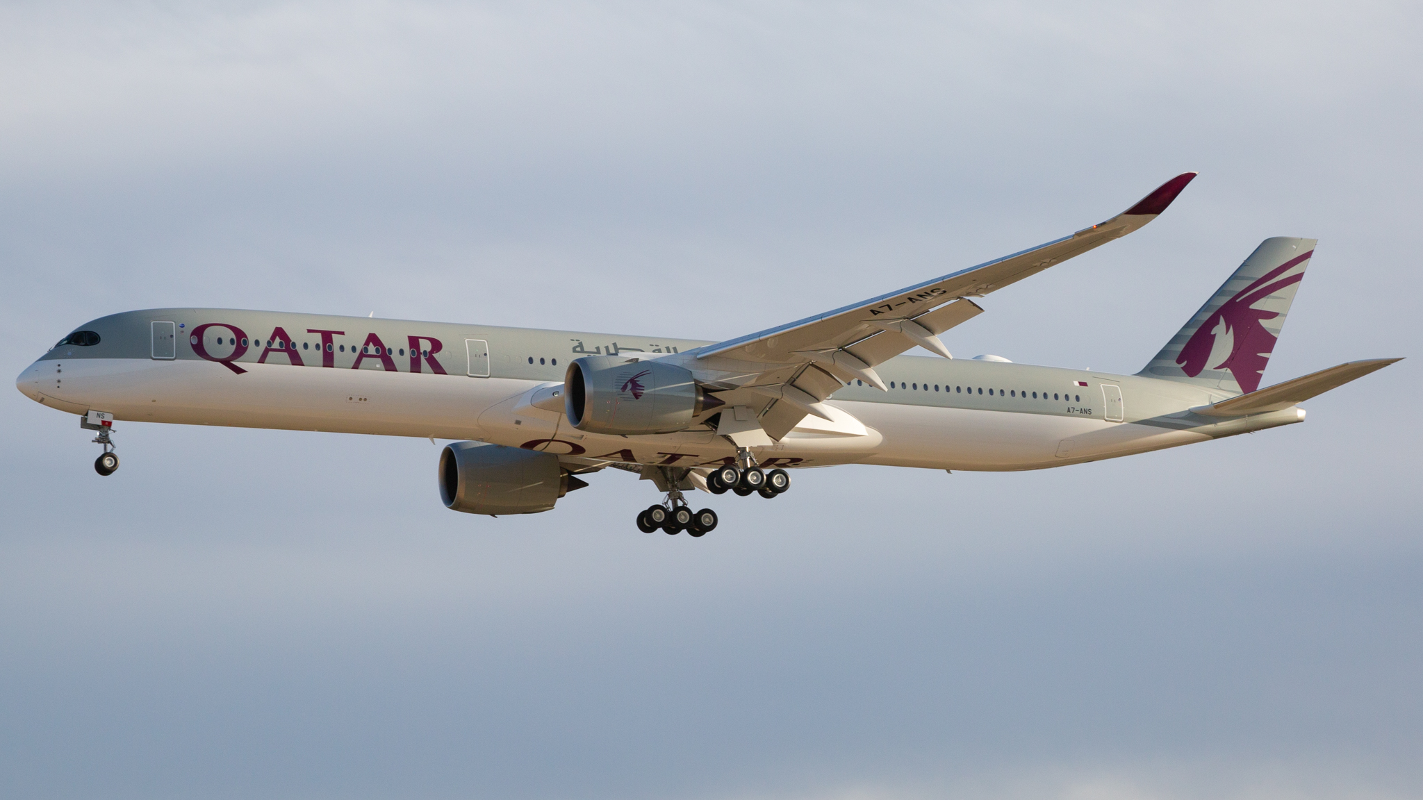 Full size: Qatar Airways Airbus A350-1000 A7-ANS at Perth Airport