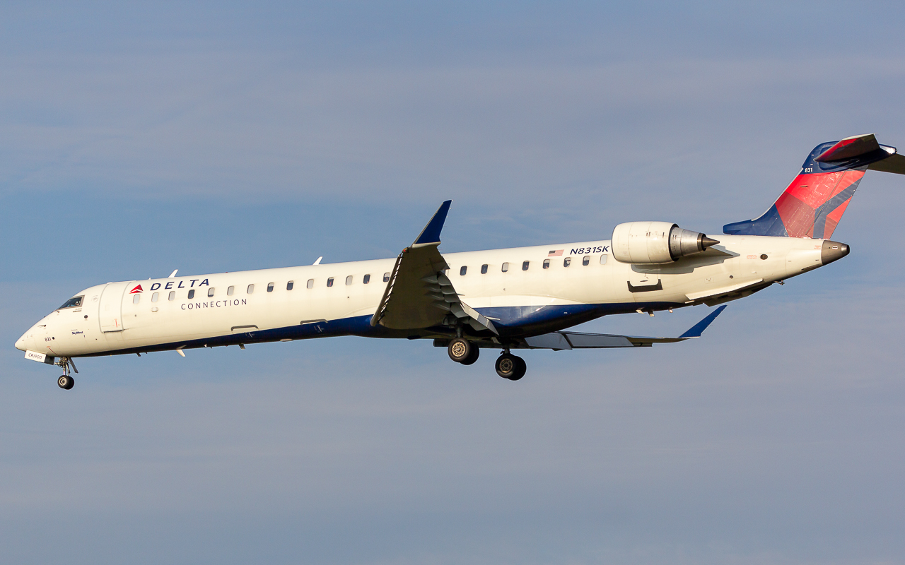 Full size: Delta Connection Mitsubishi CRJ-900 N831SK at Richmond Airport