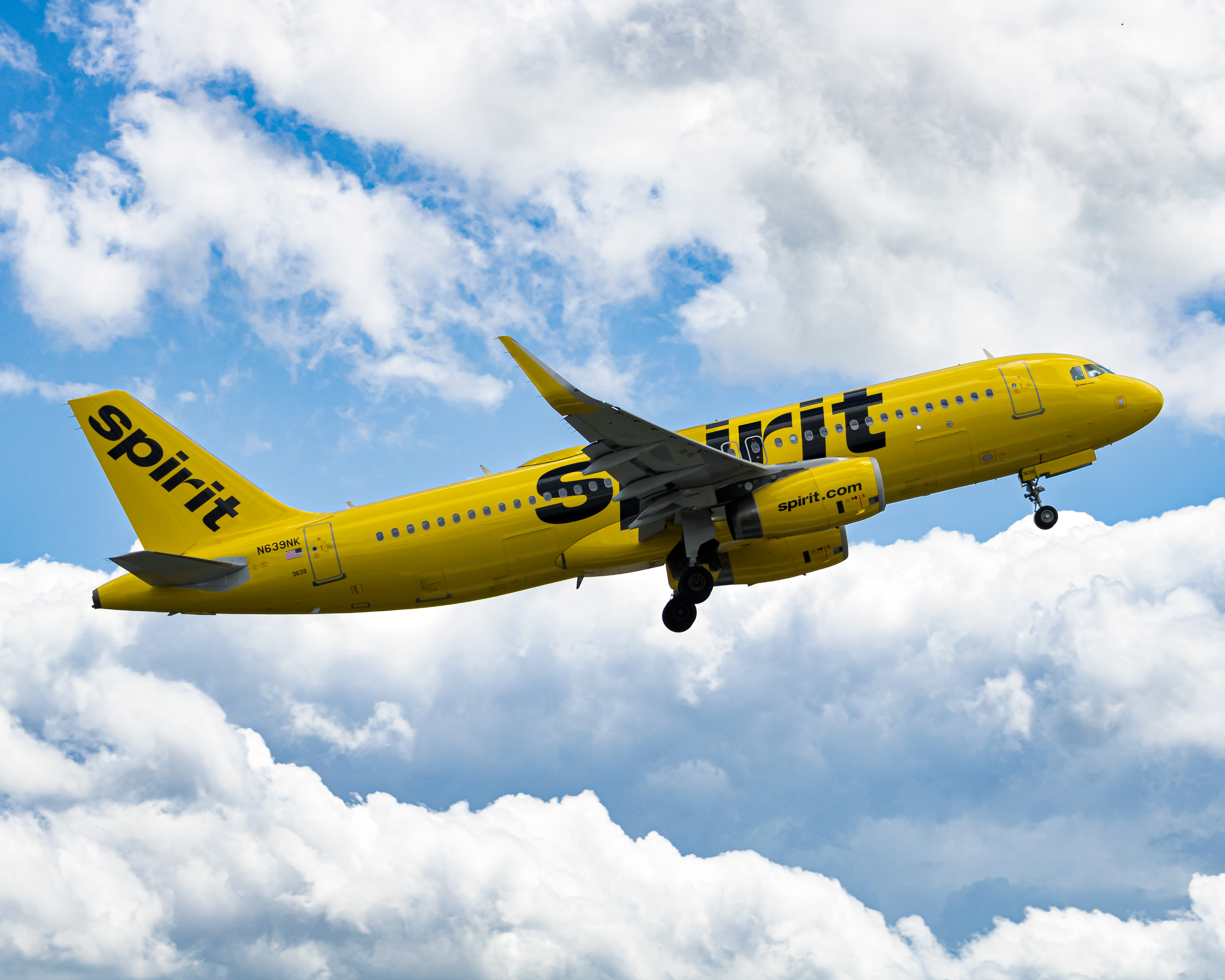 Full size: Spirit Airlines Airbus A320 N639NK at Manchester Airport