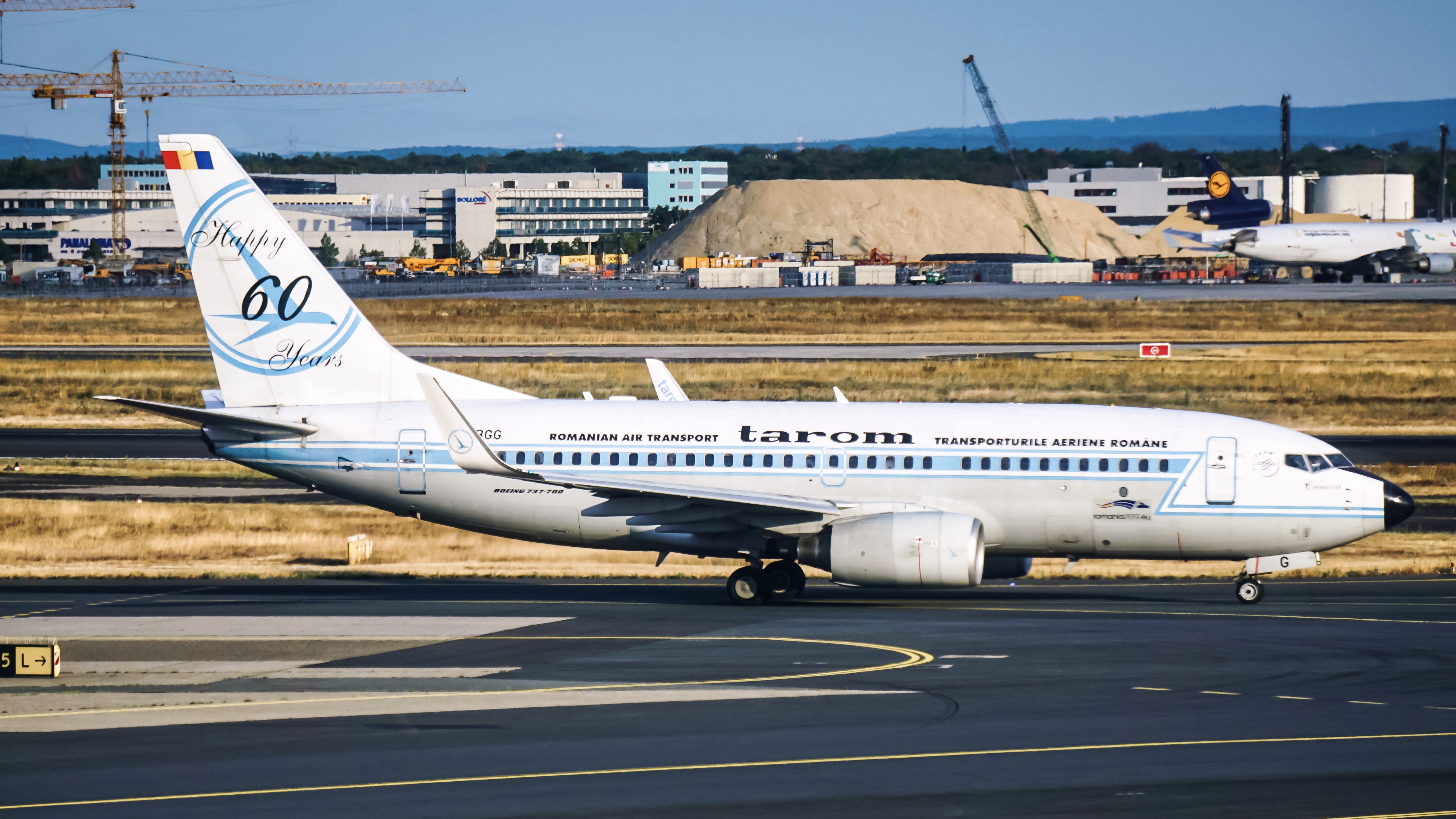 Full size: Tarom Boeing 737-700 YR-BGG at Frankfurt International Airport