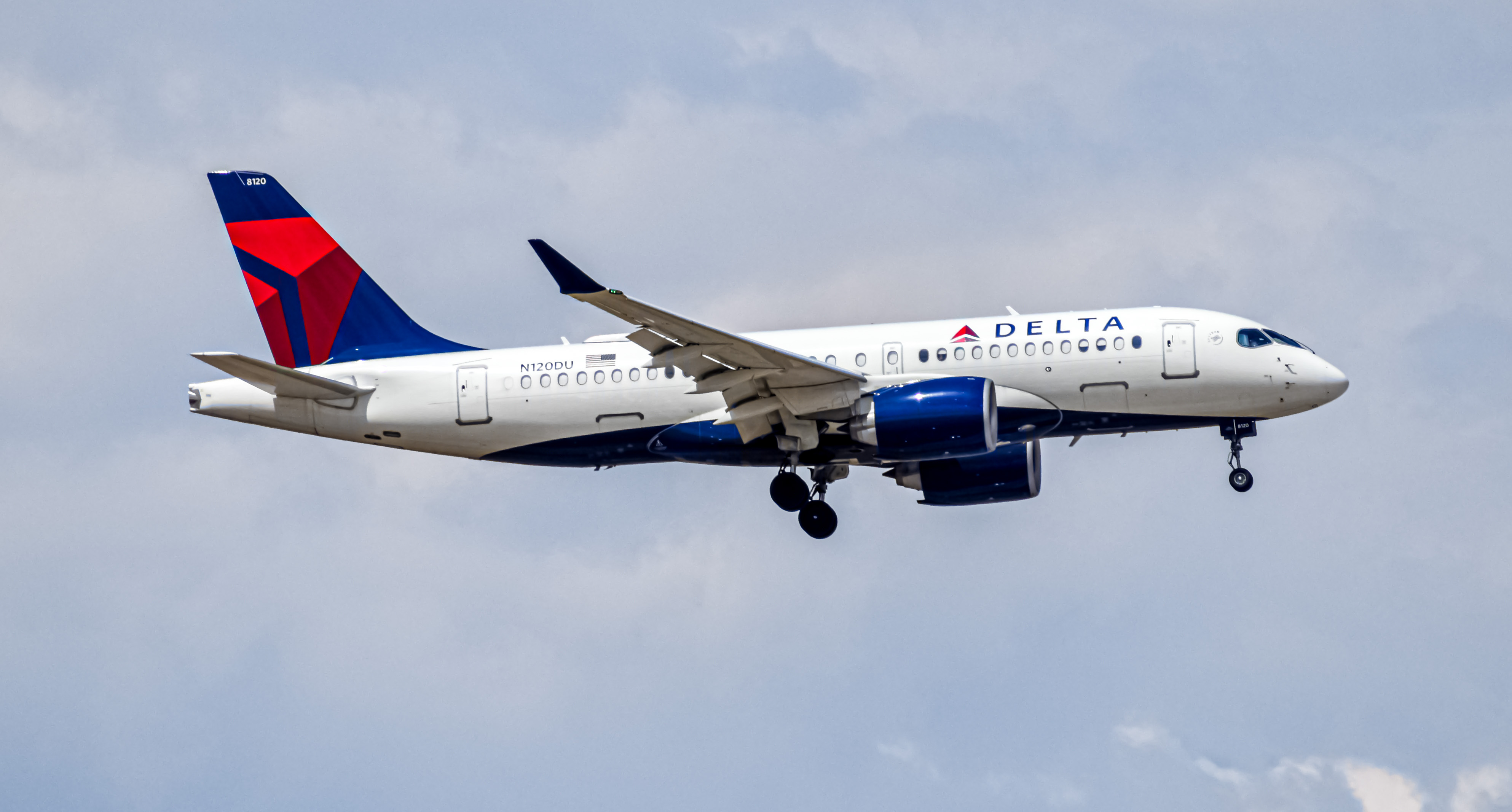 Full size: Delta Airlines Airbus A220-100 N120DU at Denver International Airport