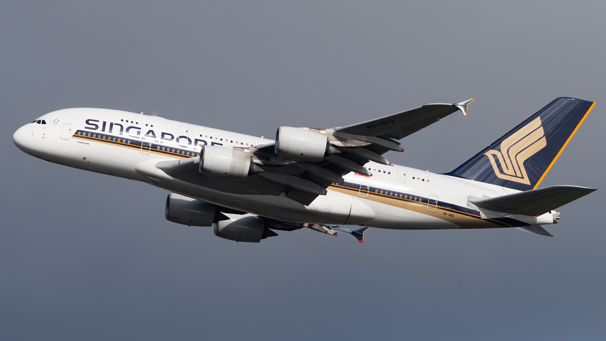 Full size: Singapore Airlines Airbus A380-800 9V-SKQ at London Heathrow International Airport