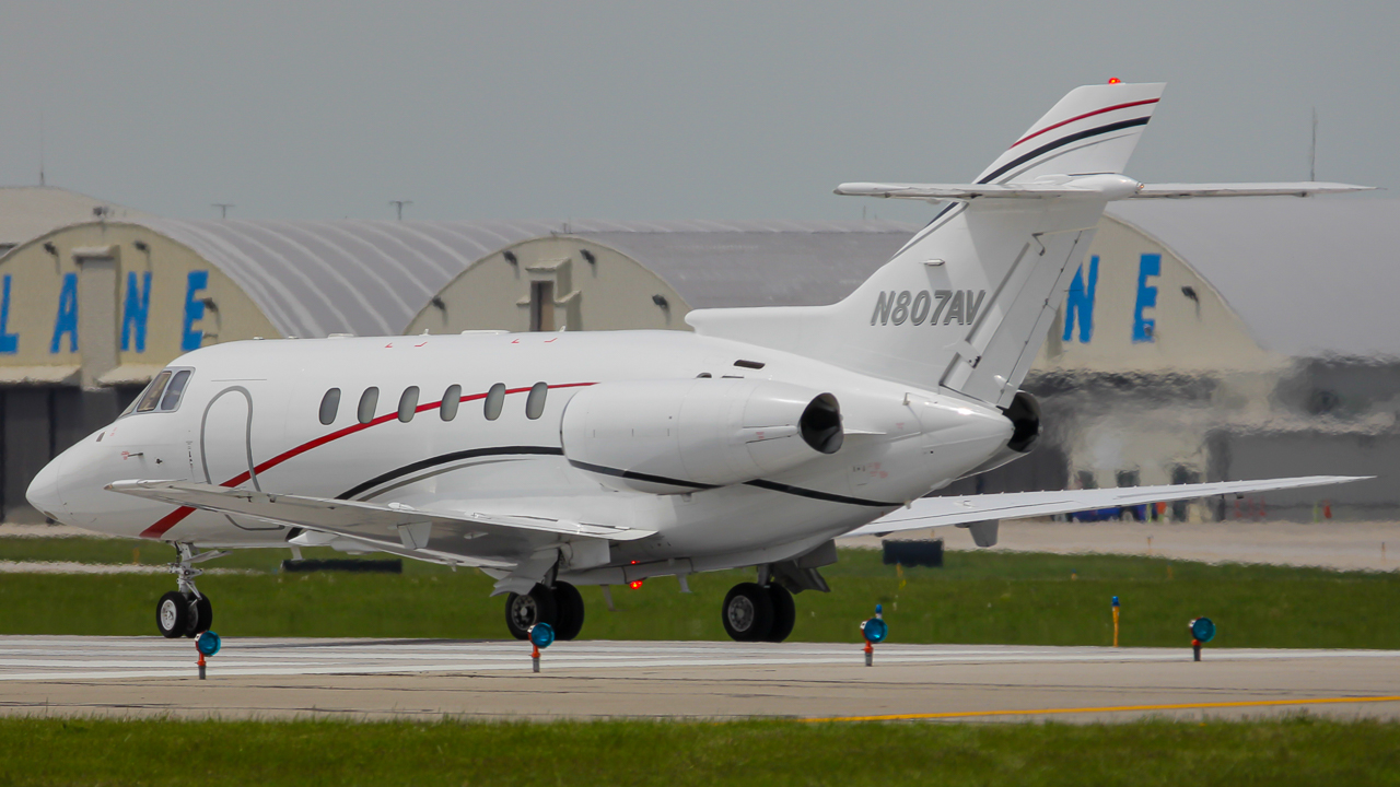 Full size: PRIVATE Hawker 800XP N807AV at John Glenn Columbus International Airport