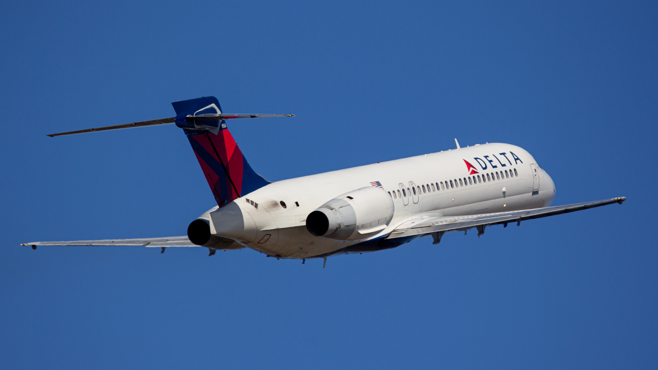 Full size: Delta Airlines Boeing 717-200 N946AT at John Glenn Columbus International Airport