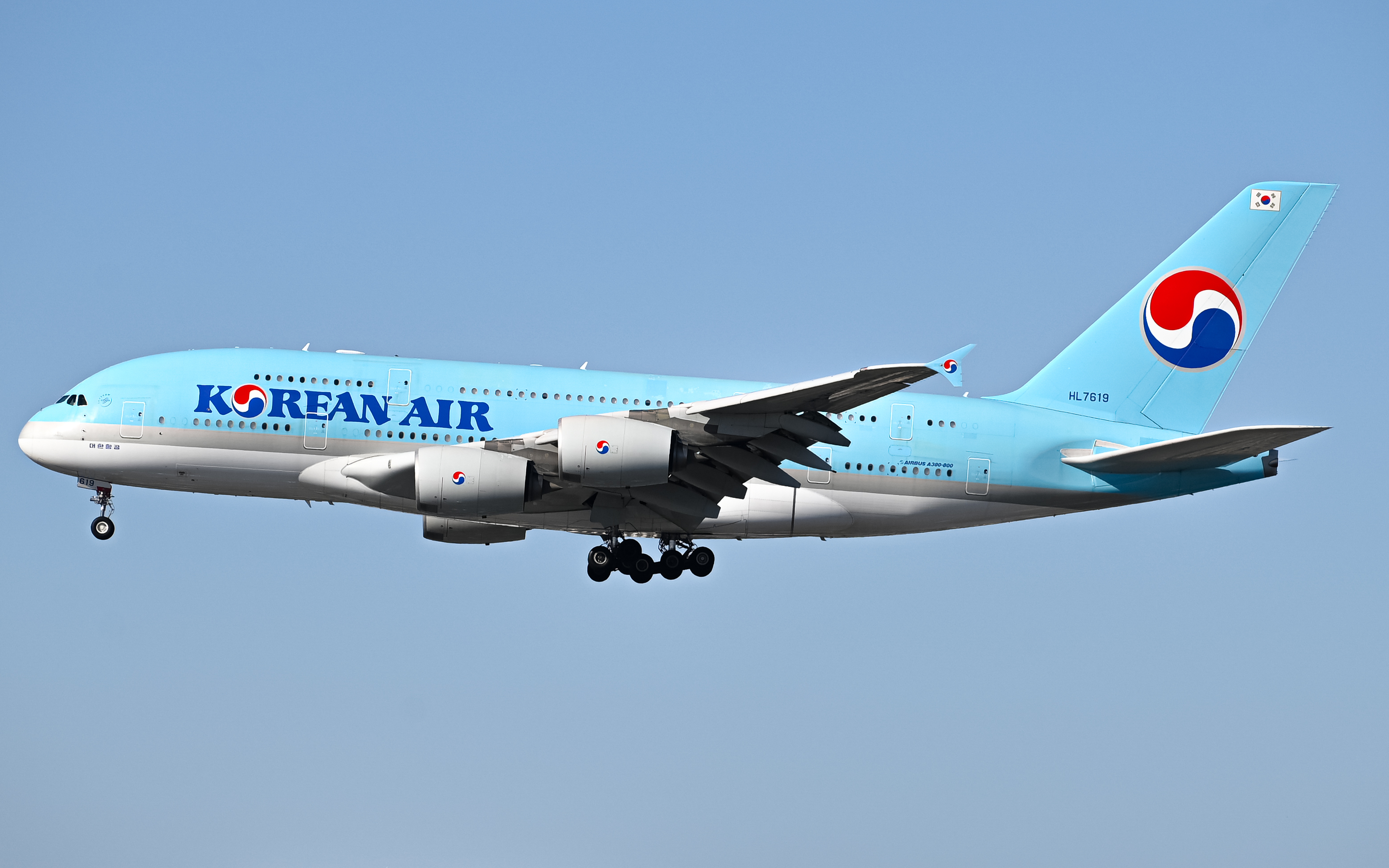 Full size: Korean Air Airbus A380-800 HL7619 at Los Angeles International Airport