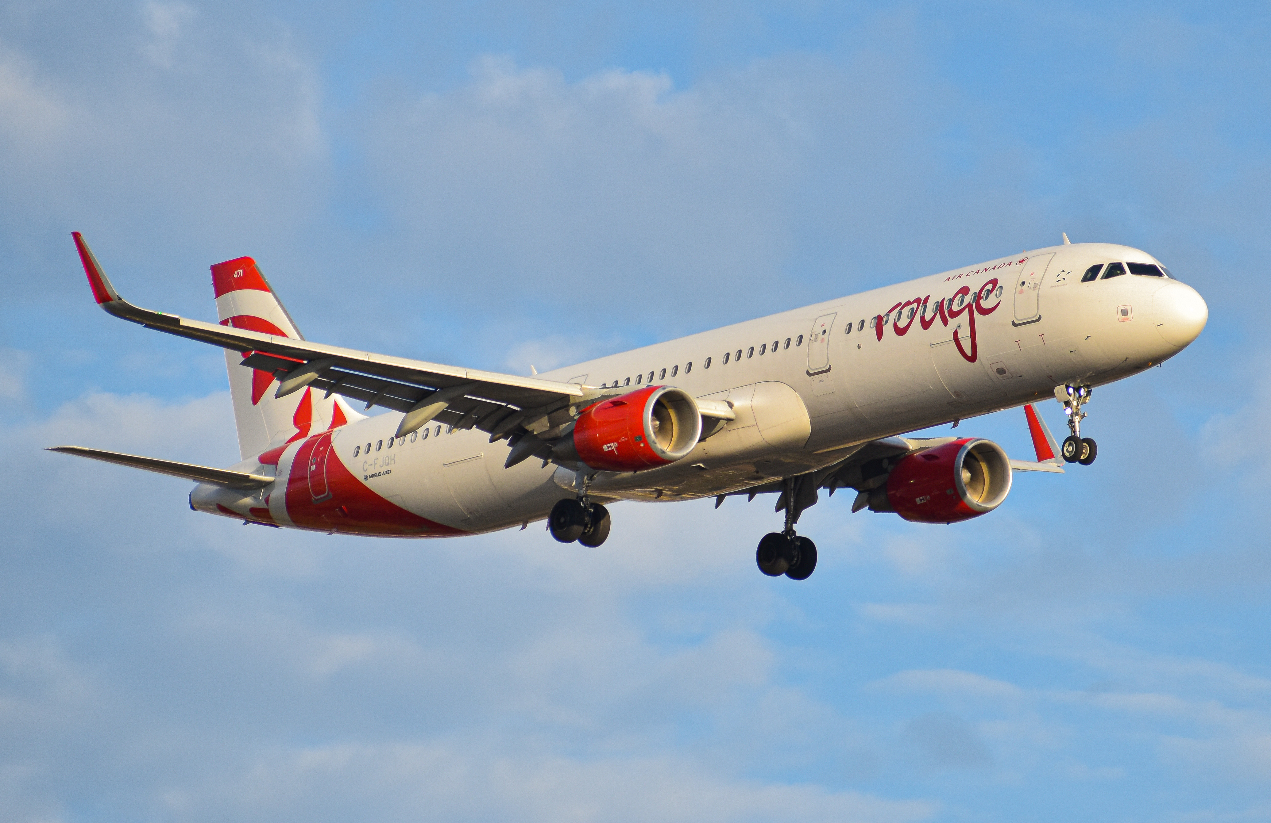 Full size: Air Canada Rouge Airbus A321-200 C-FJQH at Lester B Pearson International Airport