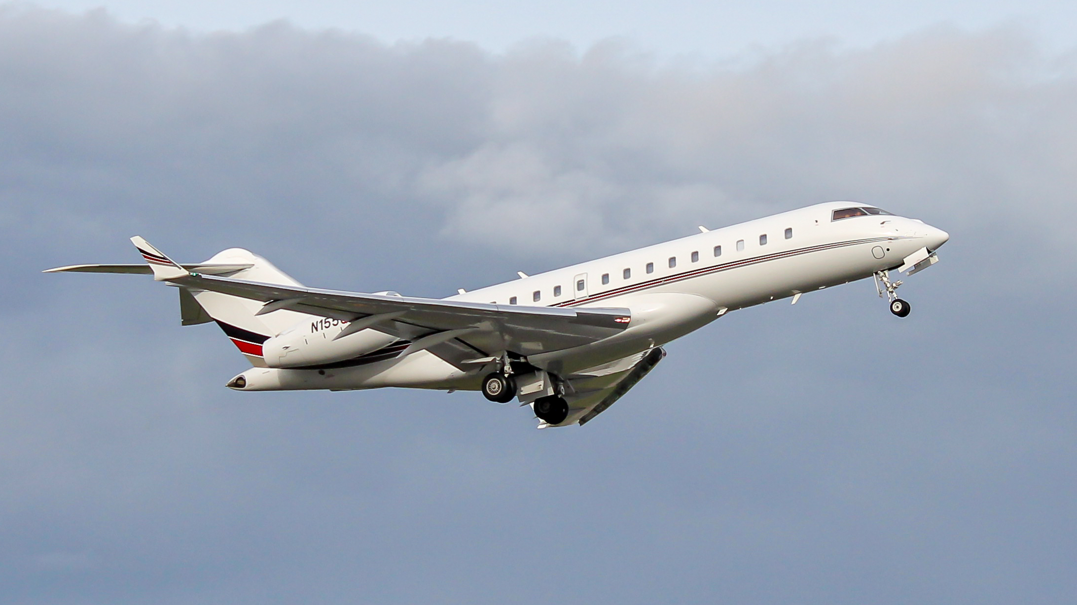Full size: NetJets Bombardier Global 6000 N155QS at Boeing Field/King County International Airport