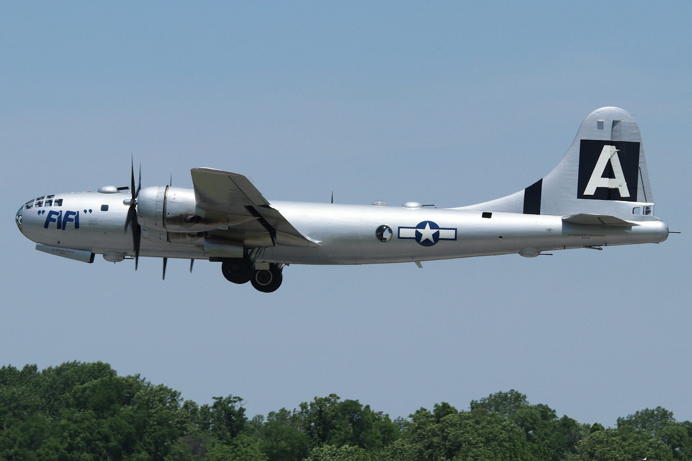 Full size: PRIVATE Boeing B-29 SuperFortress N529B at Reading Regional Airport/Carl A Spaatz Field