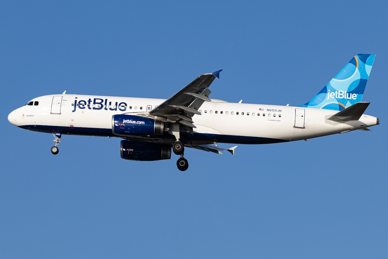 Full size: JetBlue Airways Airbus A320 N659JB at Tampa International Airport