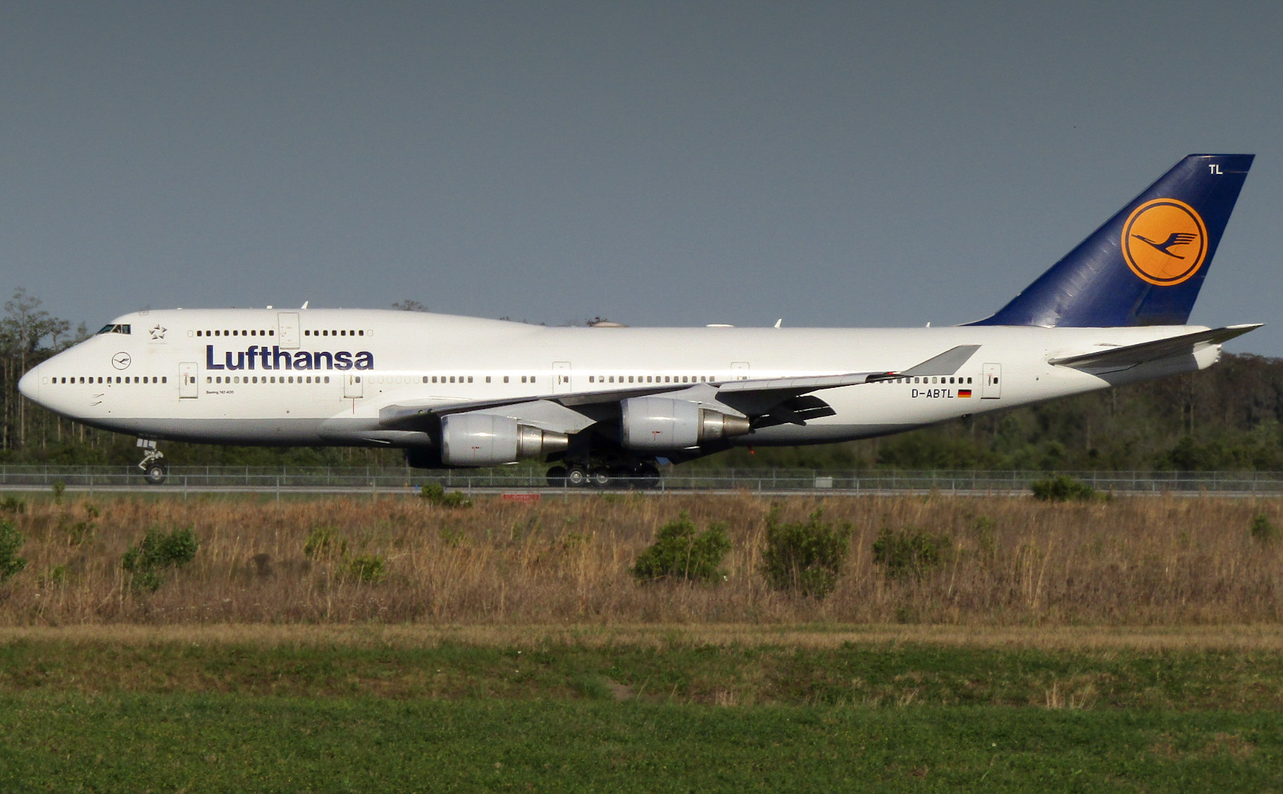 Full size: Lufthansa Boeing 747-400 D-ABTL at Orlando International Airport