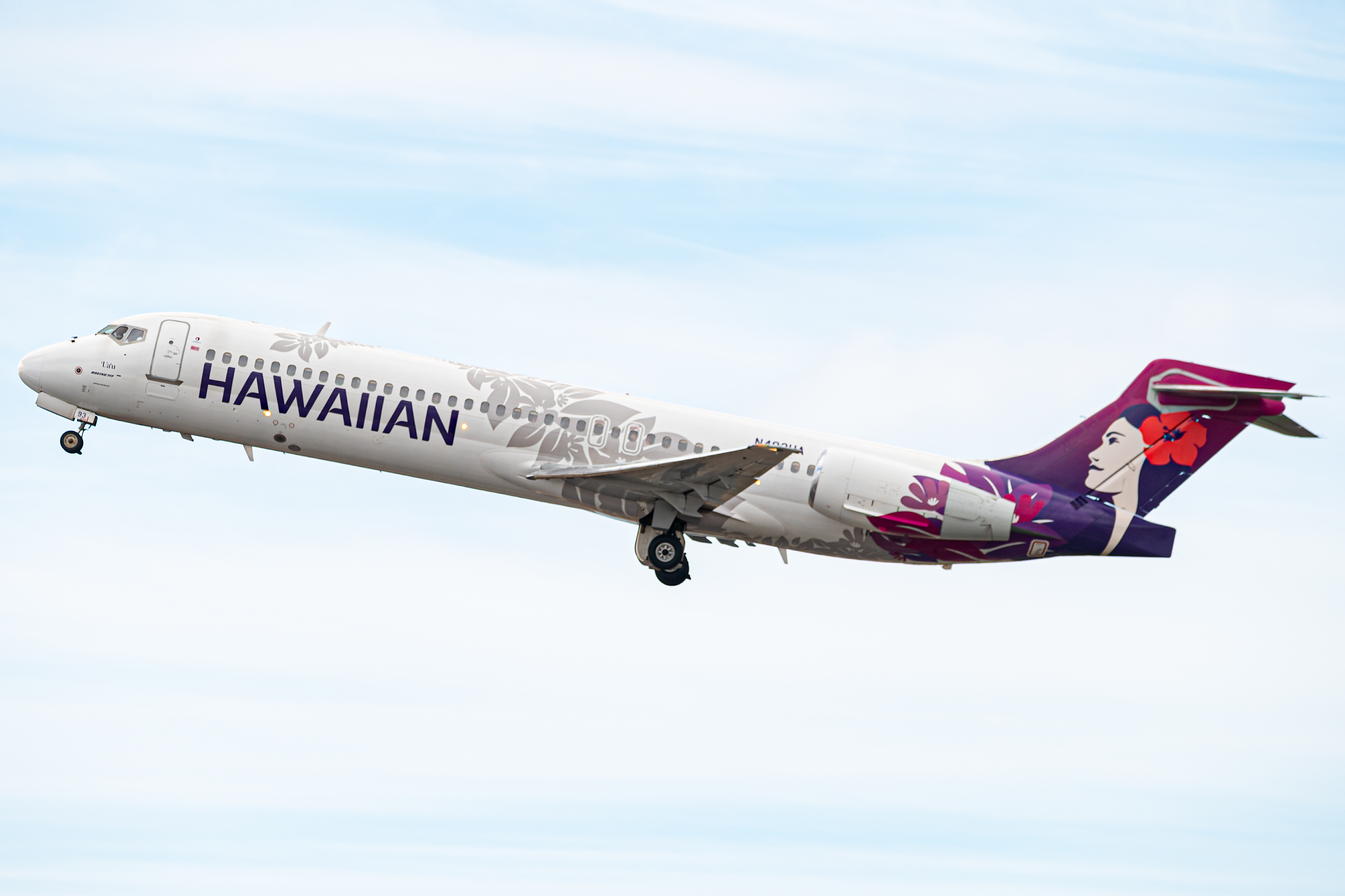 Full size: Hawaiian Airlines Boeing 717-200 N493HA at Daniel K Inouye International Airport