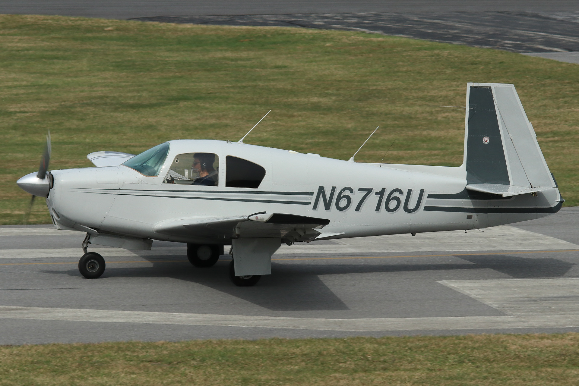 Full size: PRIVATE Mooney M20 N6716U at Carlisle Airport