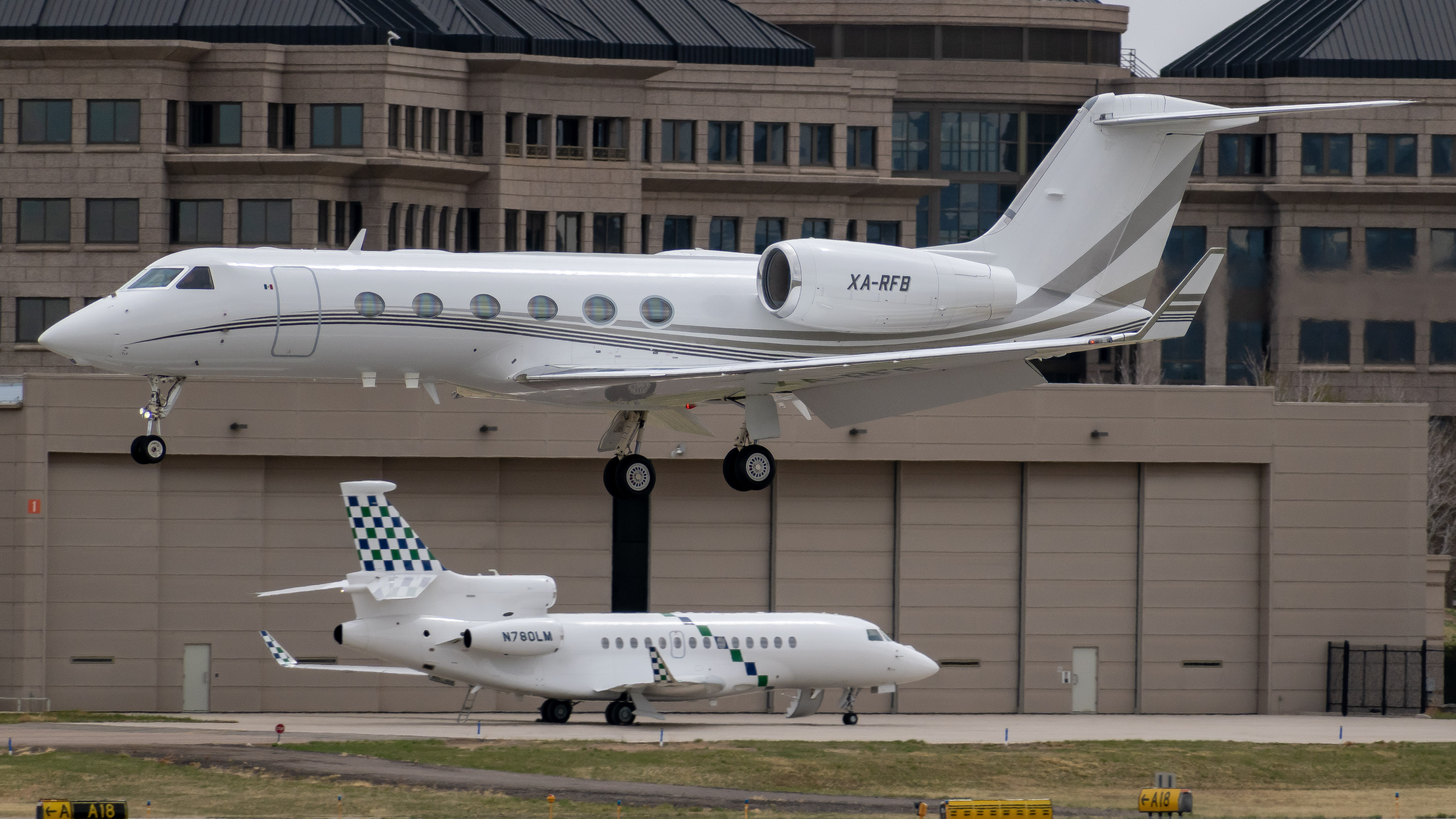 Full size: PRIVATE Gulfstream IV XA-RFB at Centennial Airport