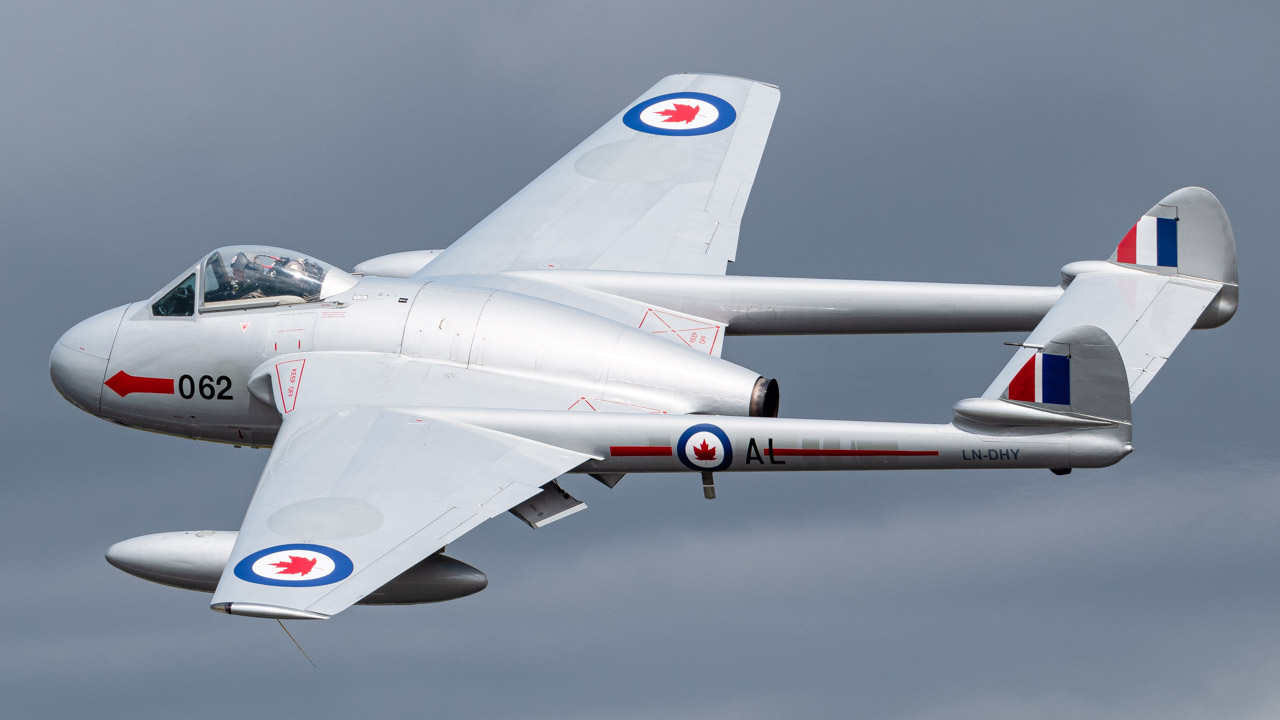 Full size: PRIVATE De Havilland Vampire LH-DHY at Fairford Airport