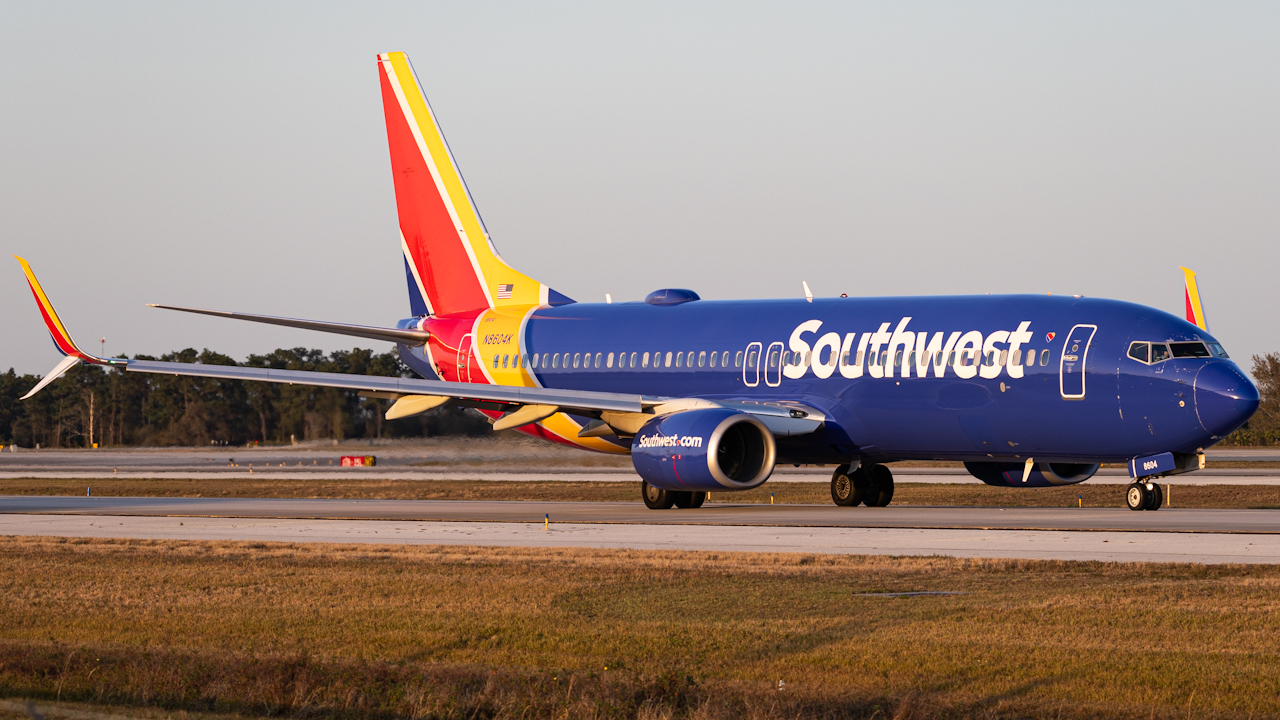 Full size: Southwest Airlines Boeing 737-800 N8604K at Orlando International Airport