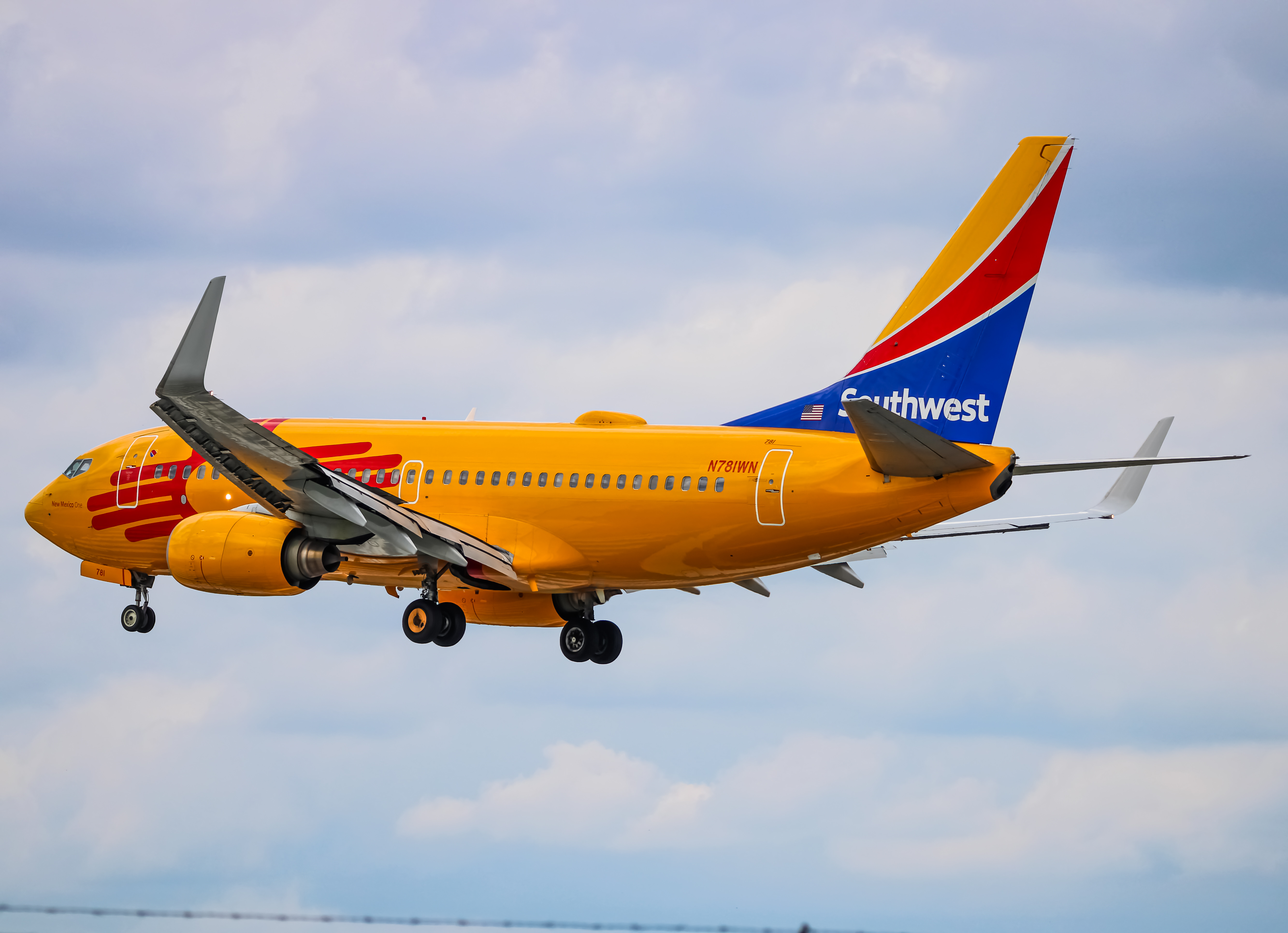 Full size: Southwest Airlines Boeing 737-700 N781WN at Baltimore/Washington International Thurgood Marshall Airport