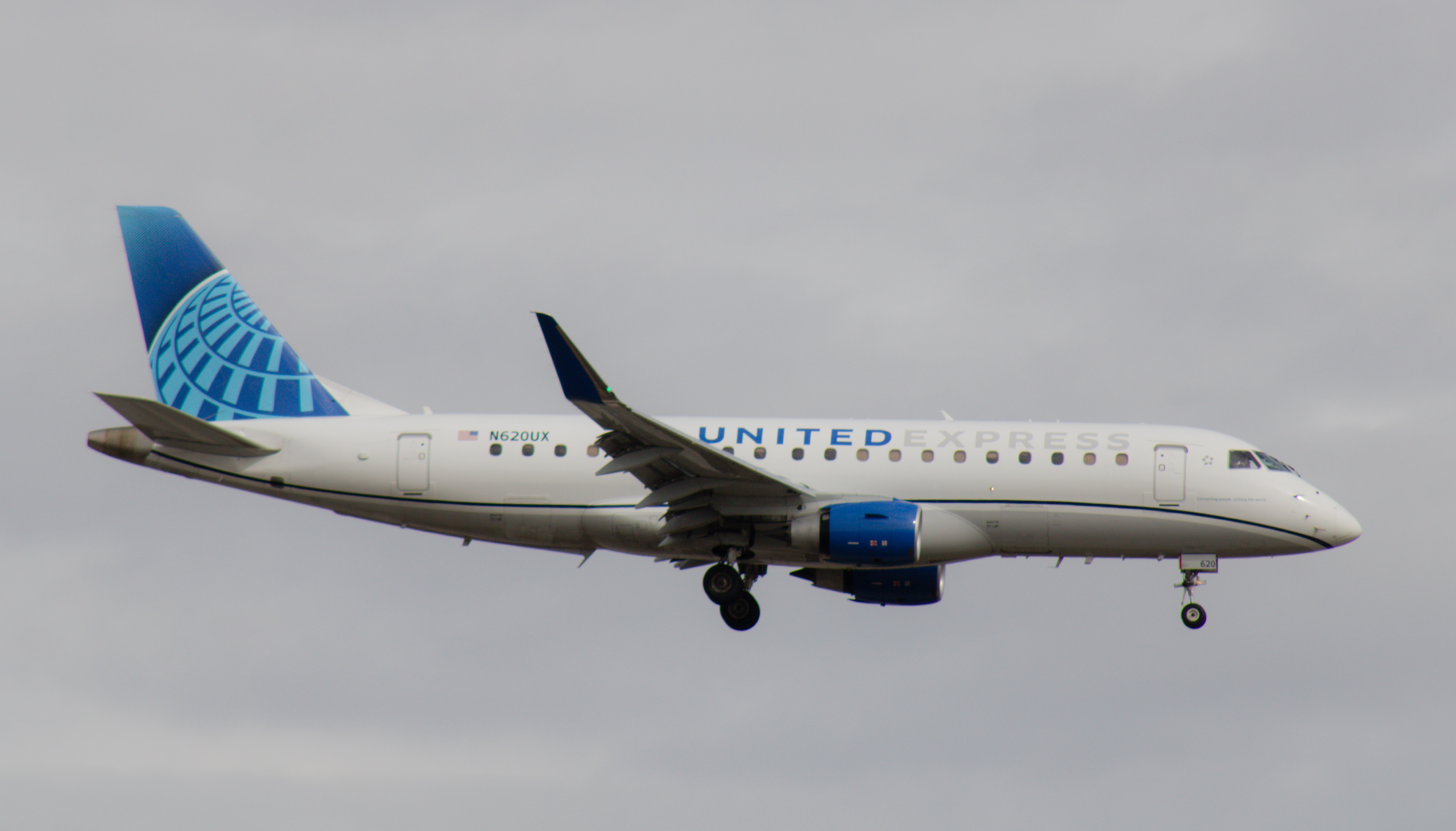 Full size: United Express Embraer E175 N620UX at Boise Air Terminal/Gowen Field