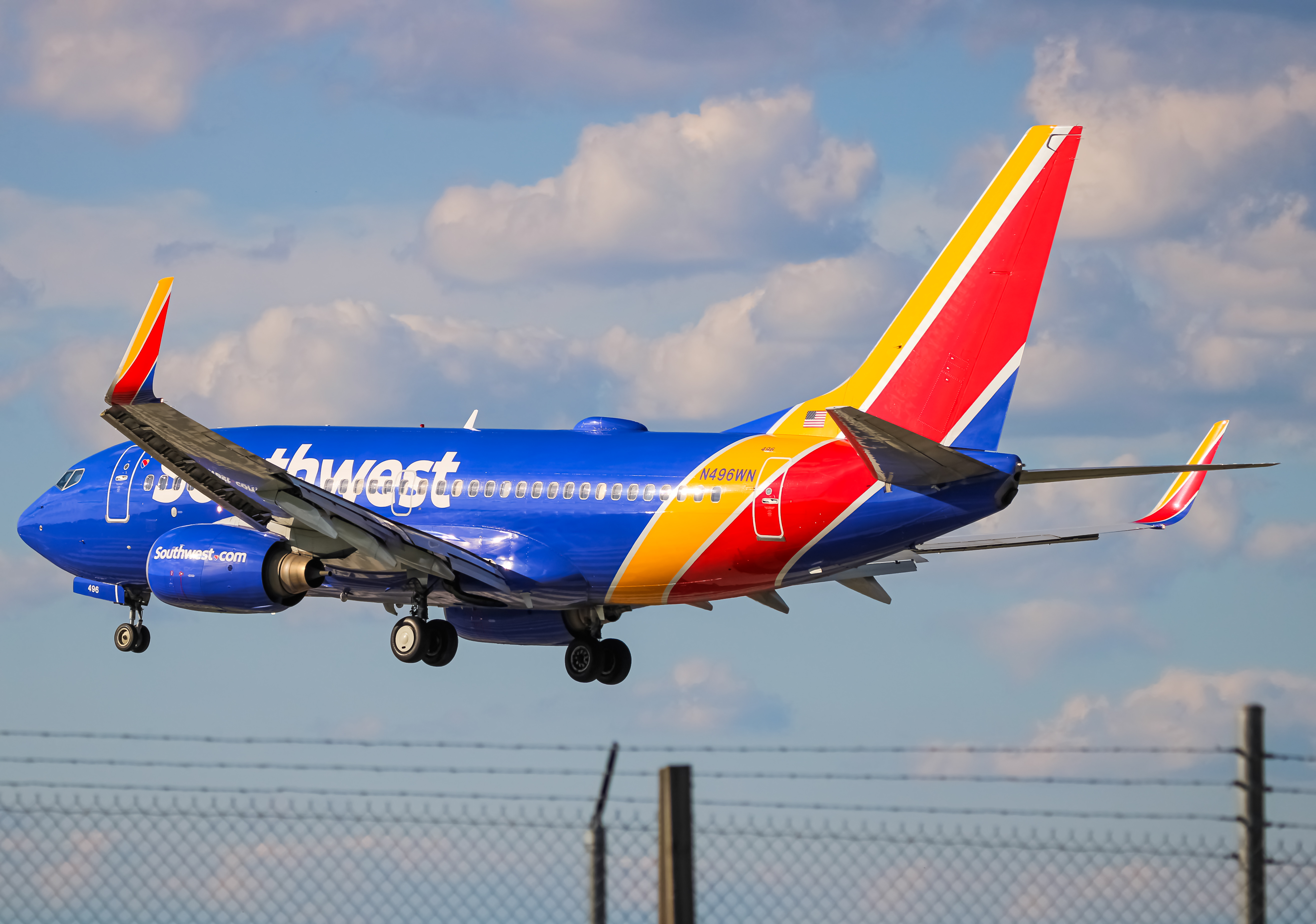 Full size: Southwest Airlines Boeing 737-700 N496WN at Baltimore/Washington International Thurgood Marshall Airport