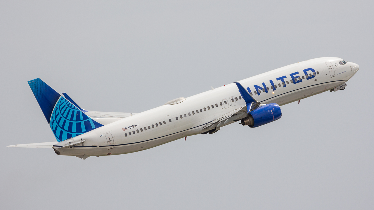Full size: United Airlines Boeing 737-900ER N38417 at Fort Lauderdale/Hollywood International Airport
