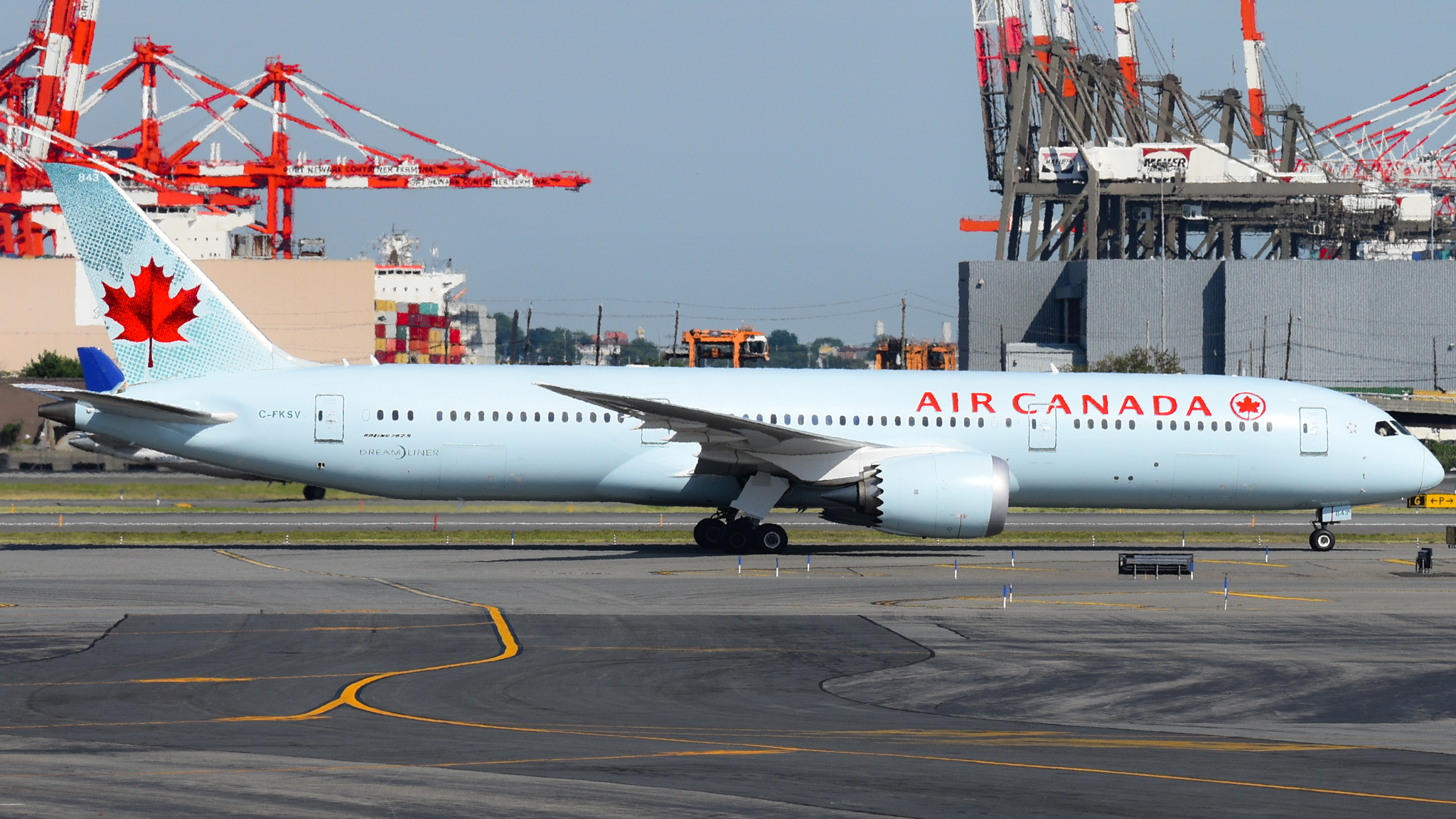 Full size: Air Canada Boeing 787-9 C-FKSV at Newark Liberty International Airport