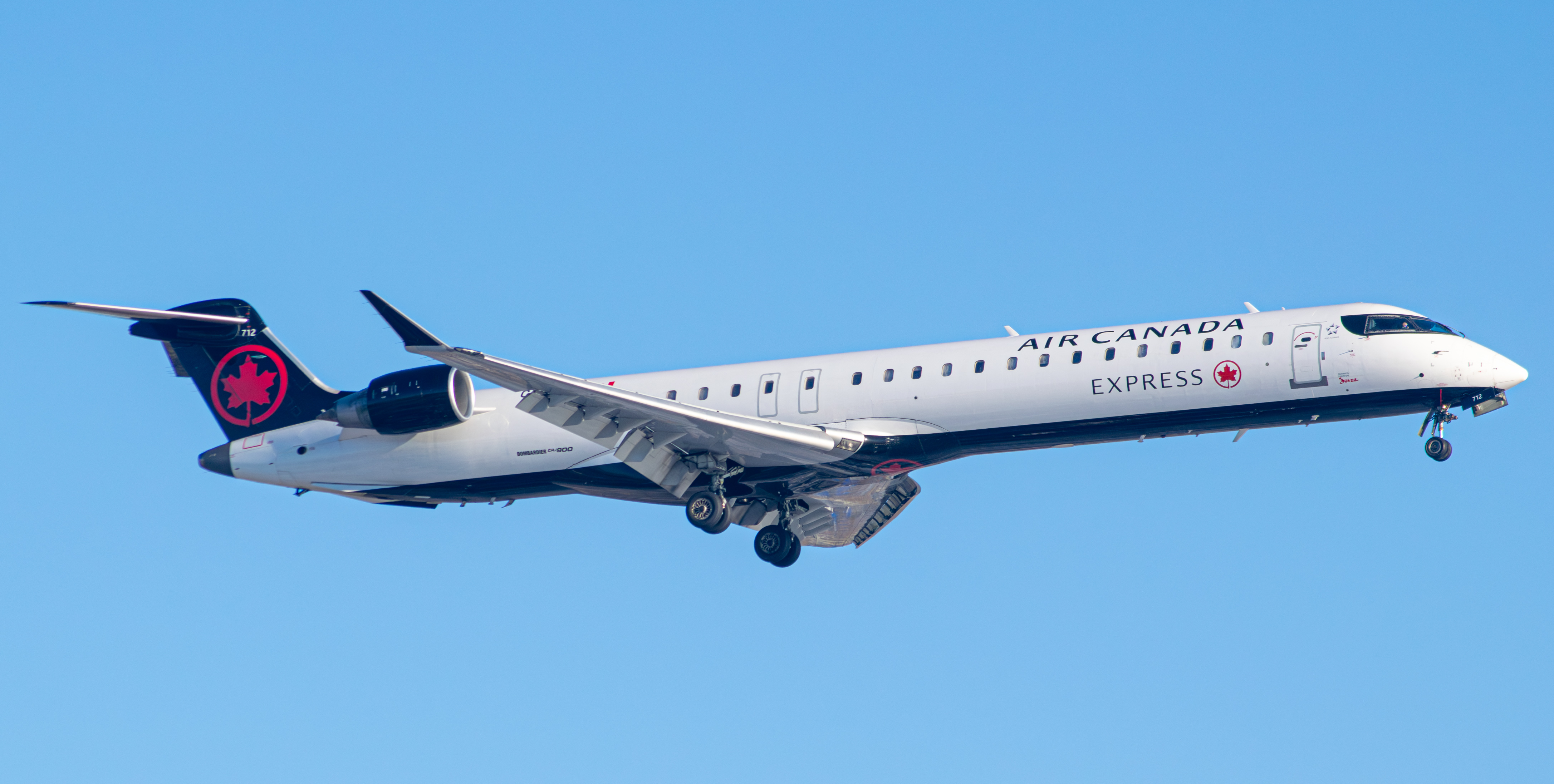 Full size: Air Canada Mitsubishi CRJ-900 JZA878 at Newark Liberty International Airport