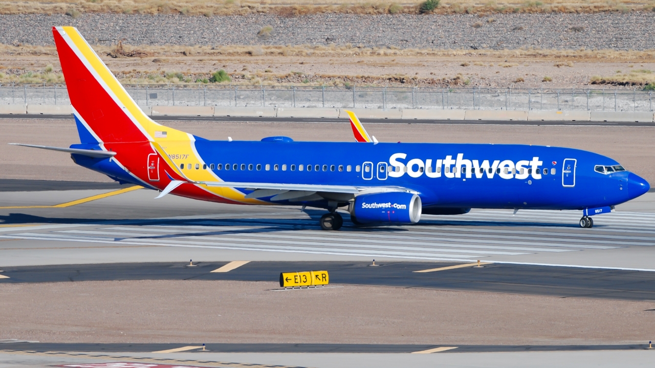 Full size: Southwest Airlines Boeing 737-800 N8517F at Phoenix Sky Harbor International Airport