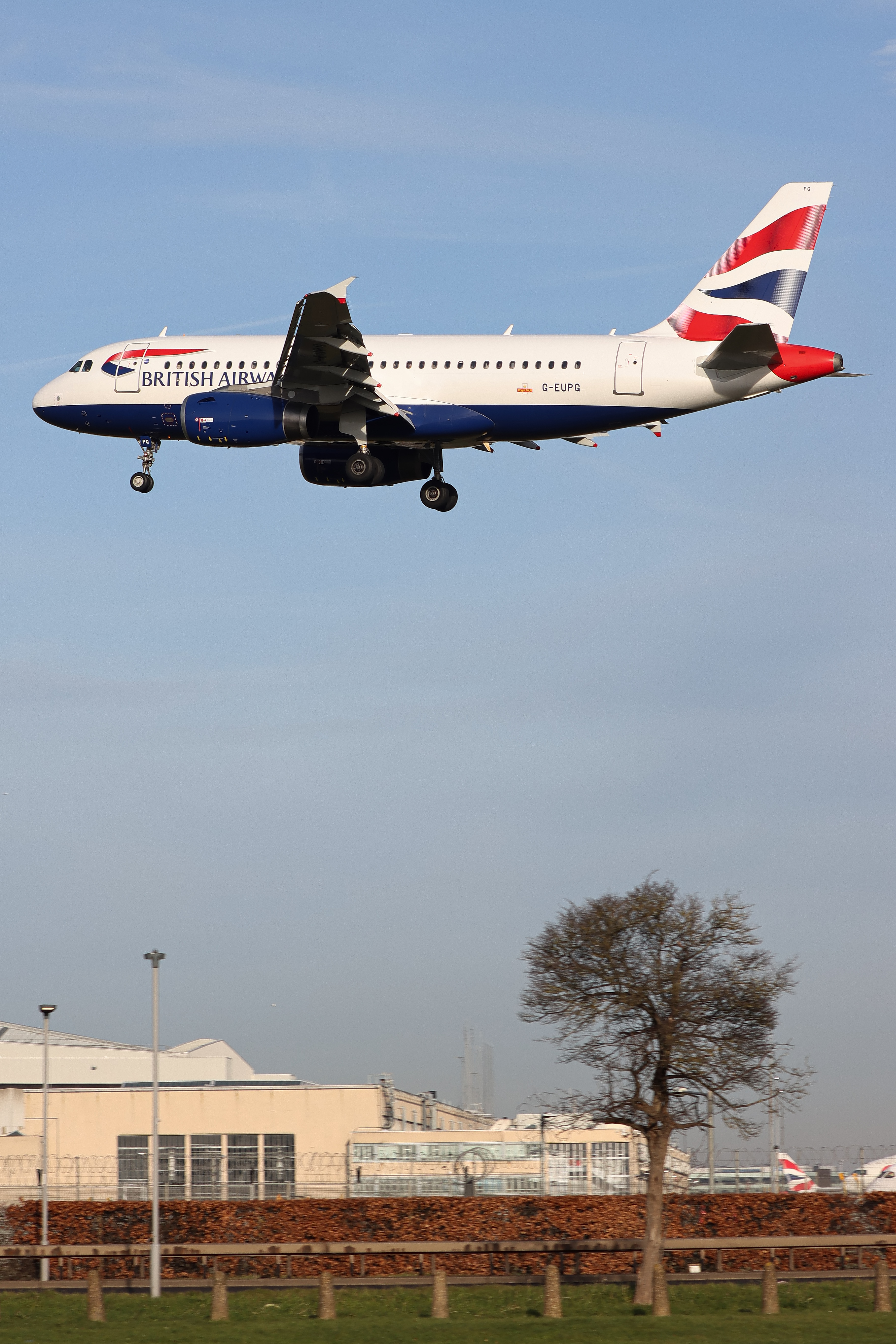Full size: British Airways Airbus A319 G-EUPG at London Heathrow International Airport