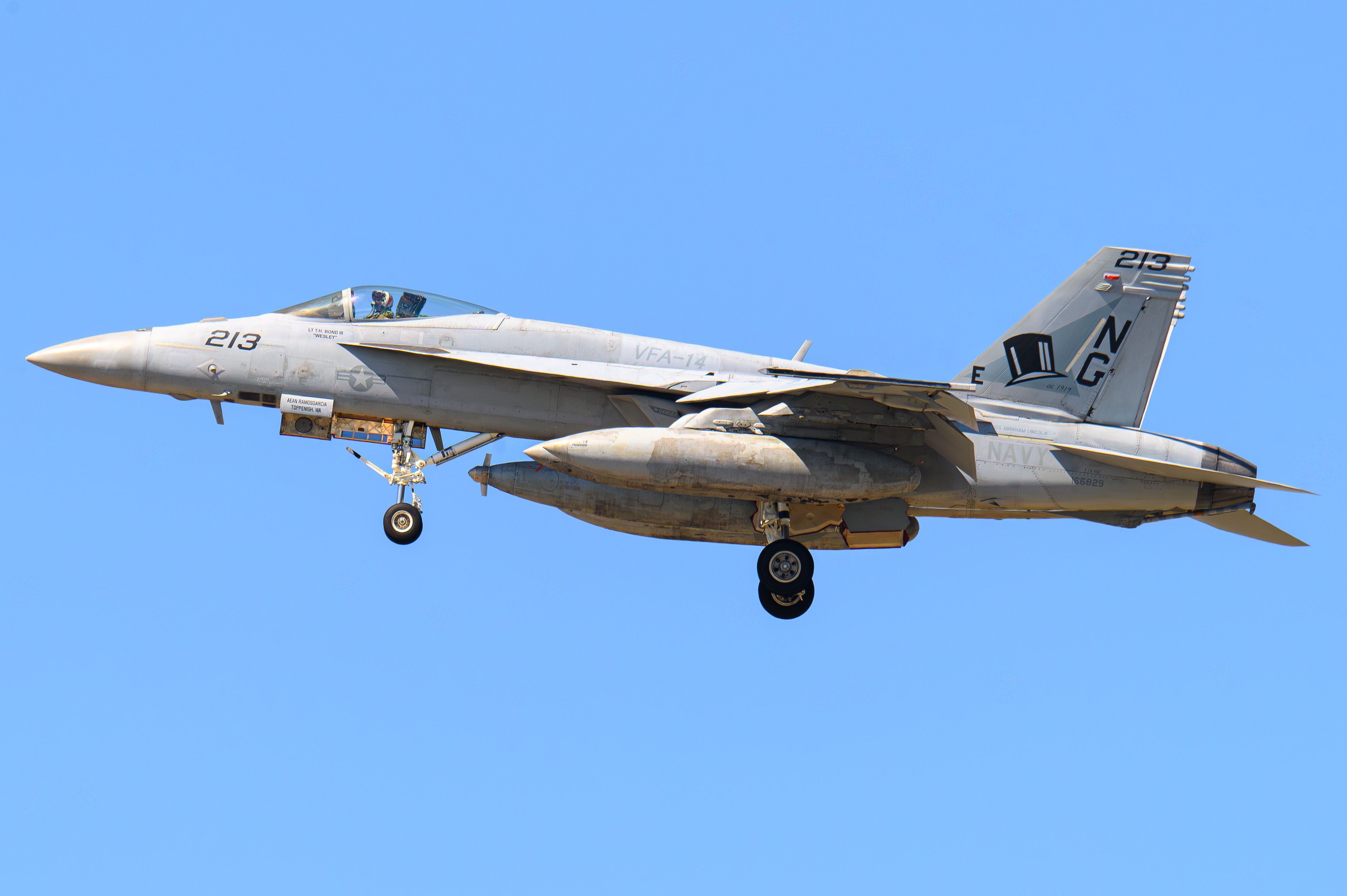 Full size: USN - United States Navy Boeing F/A-18E/F Super Hornet 168484 at North Island NAS