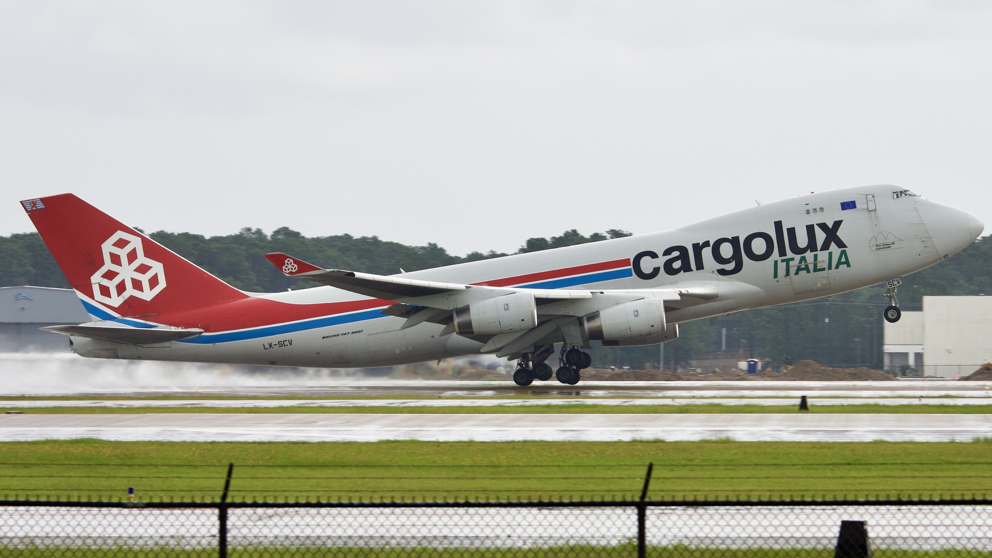 Full size: CargoLux Boeing 747-400F LX-SCV at Houston-George Bush Intercontinental Airport