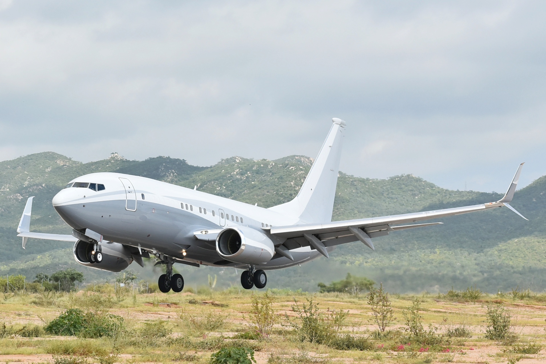 Full size: PRIVATE Boeing 737-700 N1TS at Aeropuerto de Cabo San Lucas Internacional