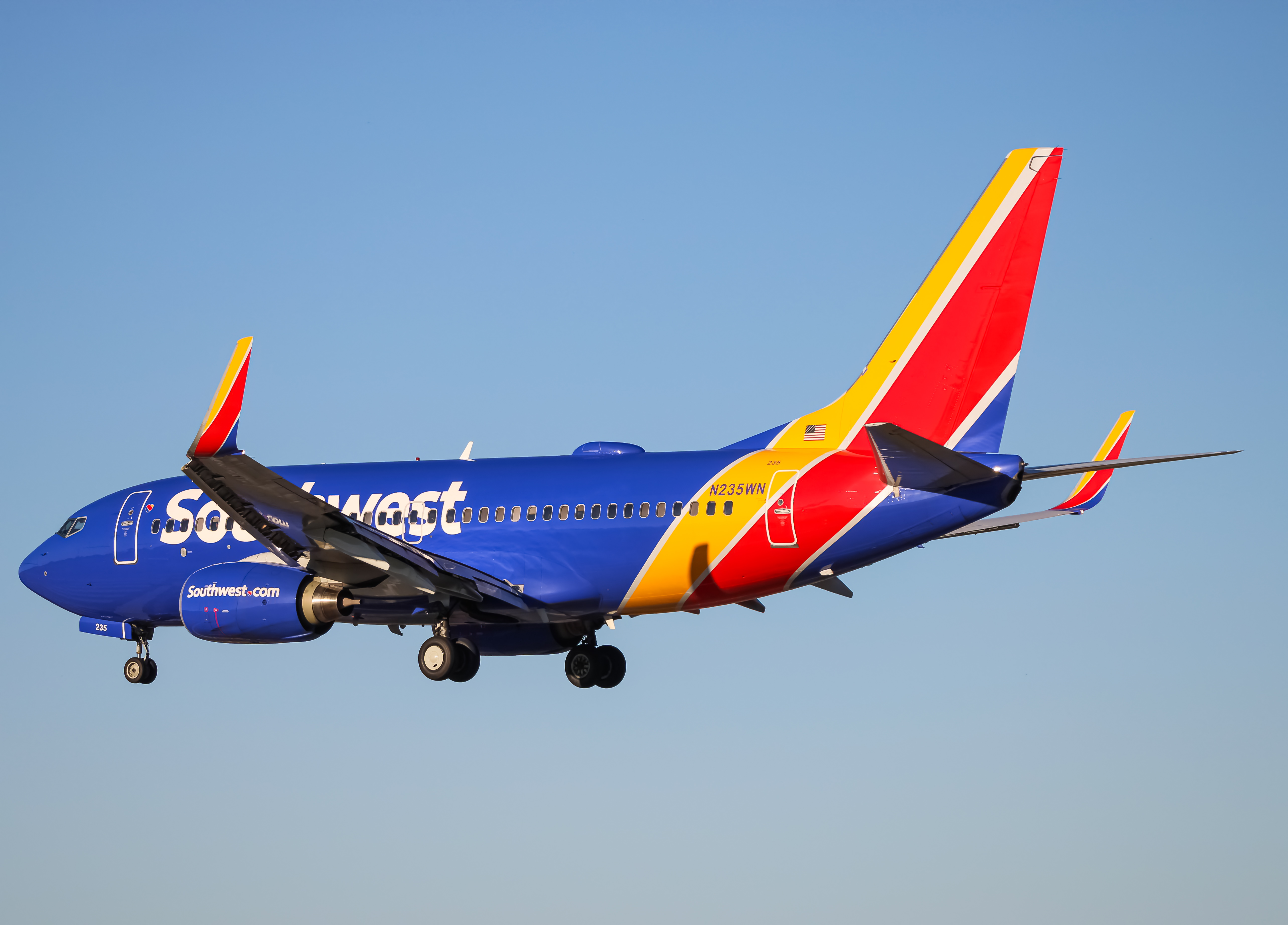 Full size: Southwest Airlines Boeing 737-700 N235WN at Baltimore/Washington International Thurgood Marshall Airport