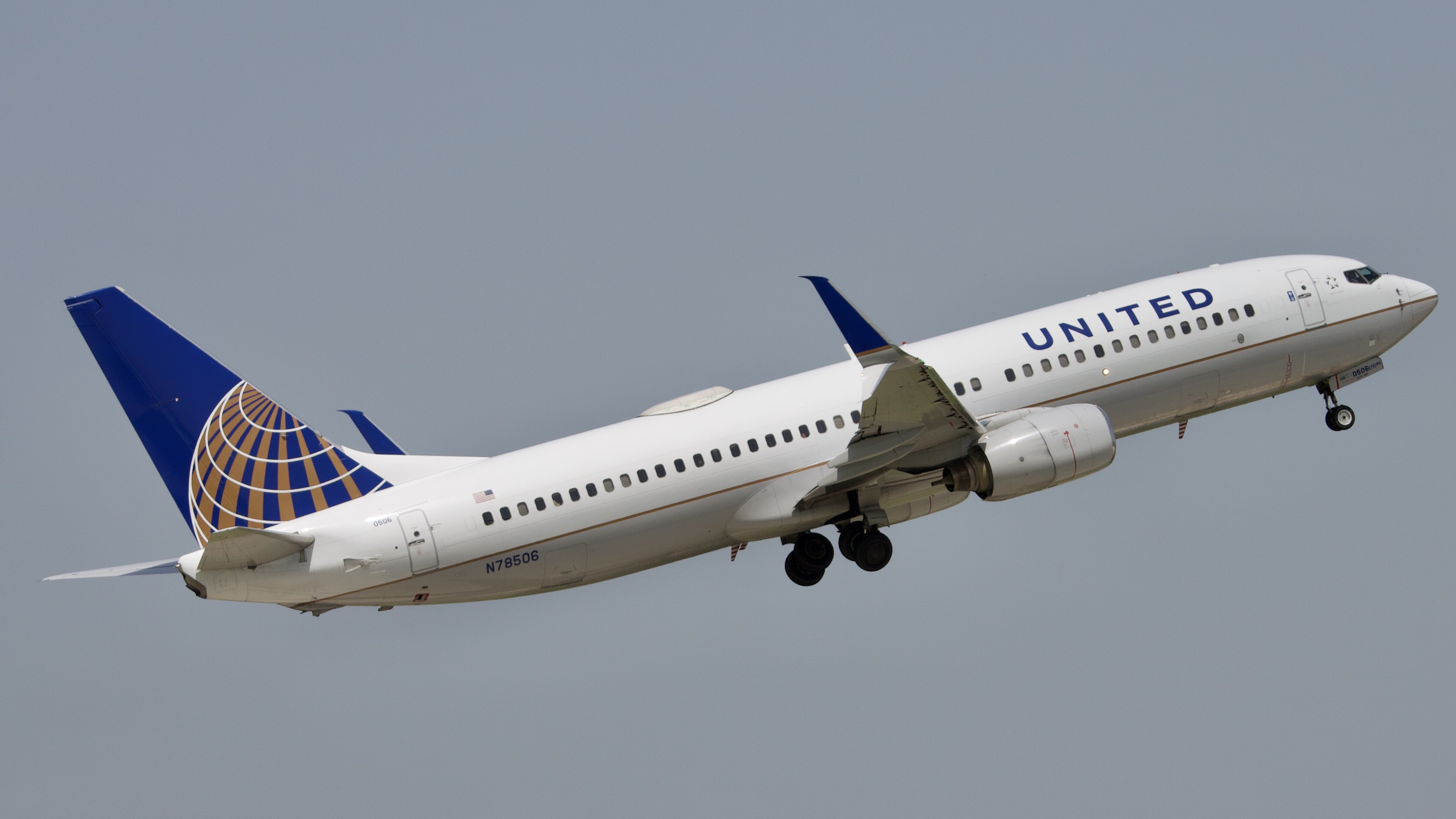 Full size: United Airlines Boeing 737-800 N78506 at Houston-George Bush Intercontinental Airport