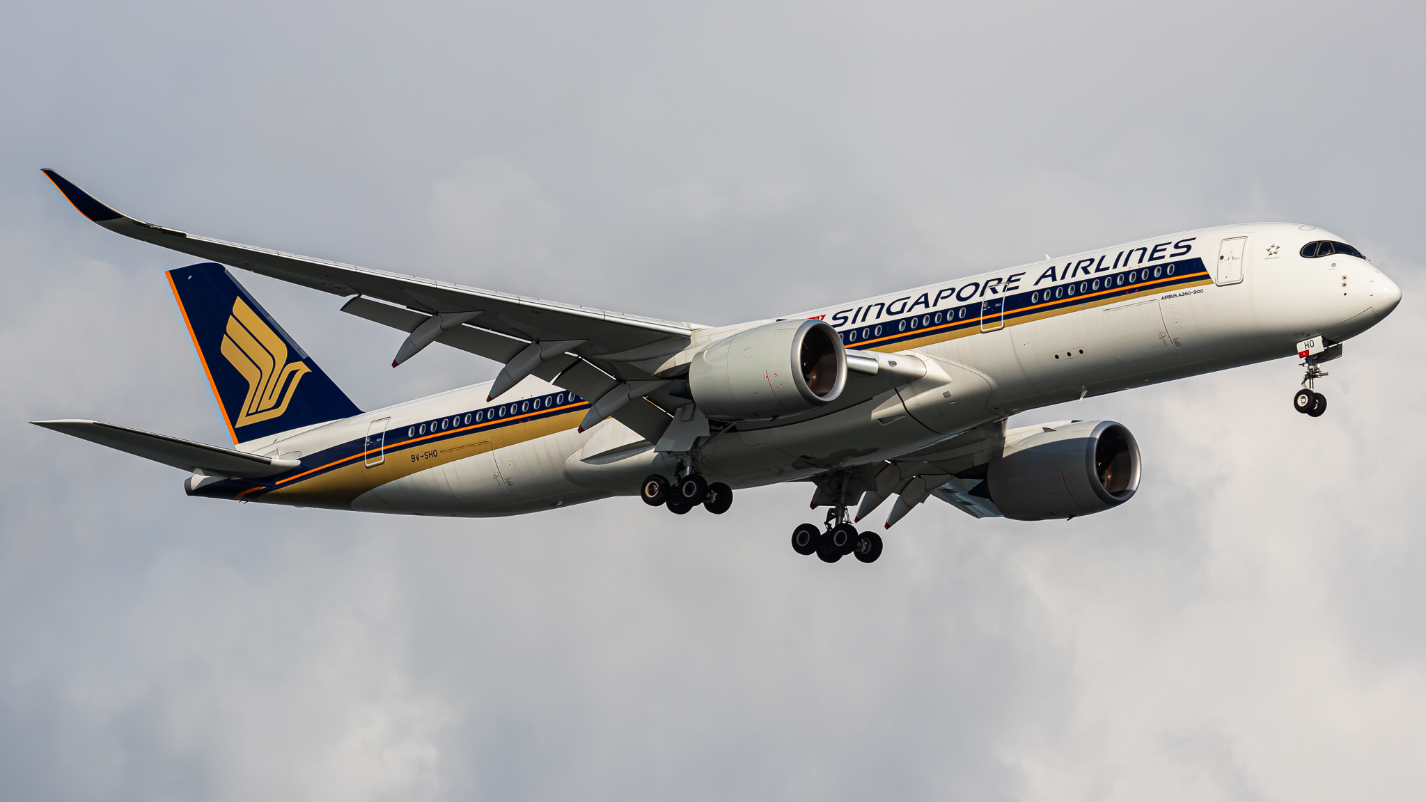 Full size: Singapore Airlines Airbus A350-900 9V-SHO at Singapore-Changi Airport