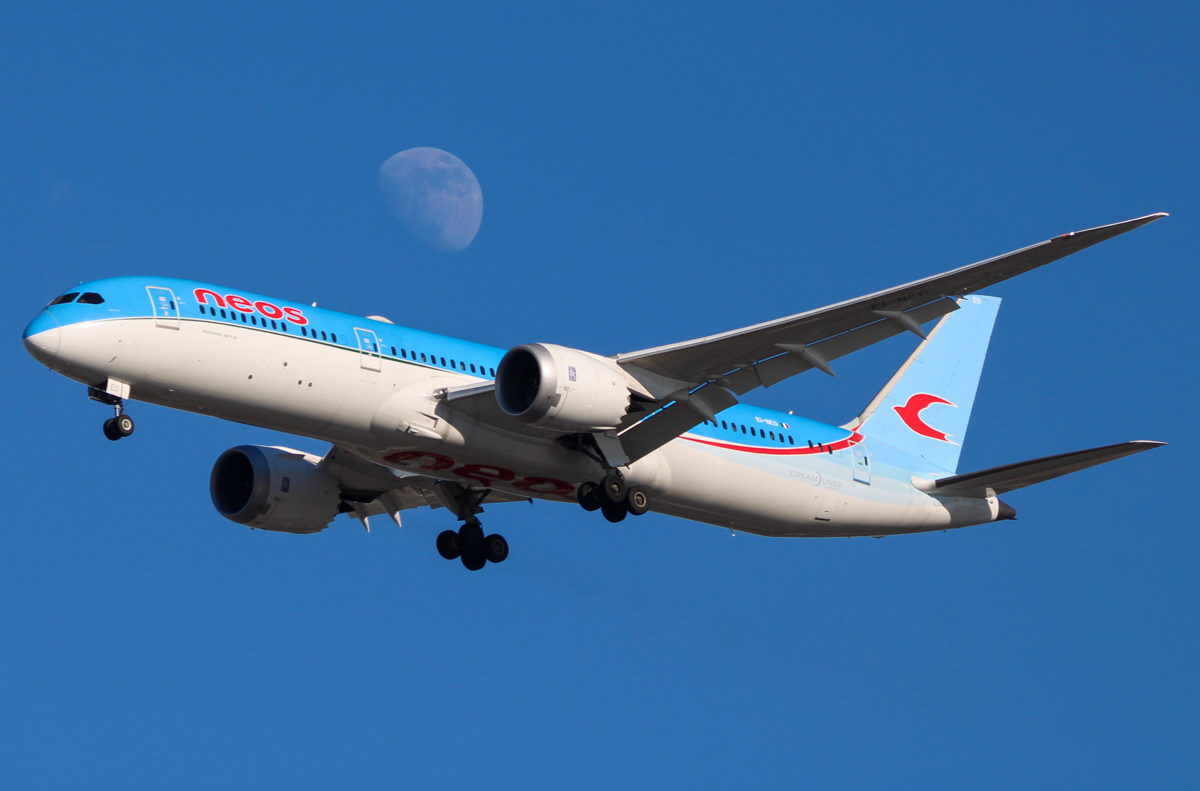 Full size: Neos Boeing 787-9 Ei-NEO at John F. Kennedy International Airport