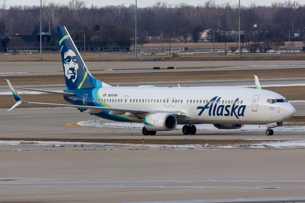 Full size: Alaska Airlines Boeing 737-900ER N247AK at Indianapolis International Airport