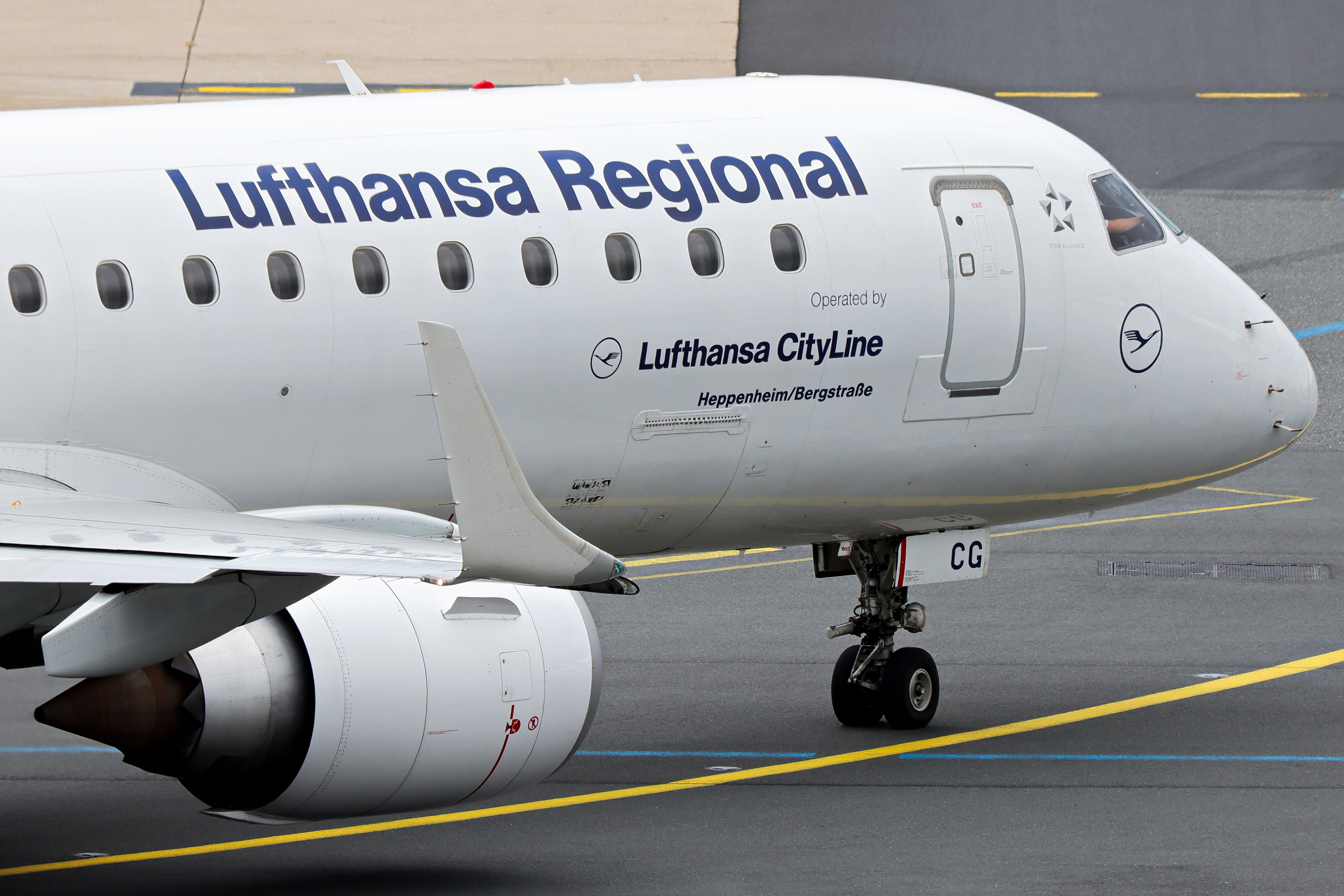 Full size: Lufthansa CityLine Embraer E190 D-AECG at Frankfurt International Airport