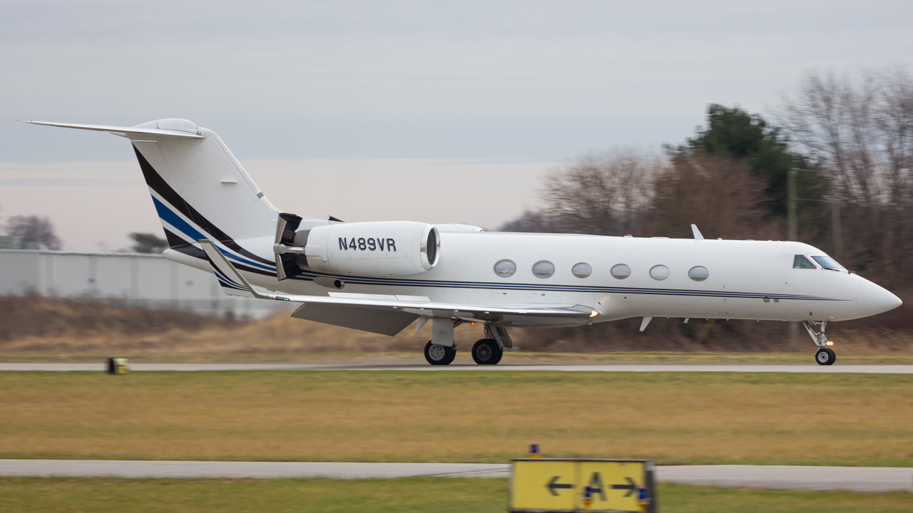 Full size: PRIVATE Gulfstream IV N489VR at Delaware Municipal Airport