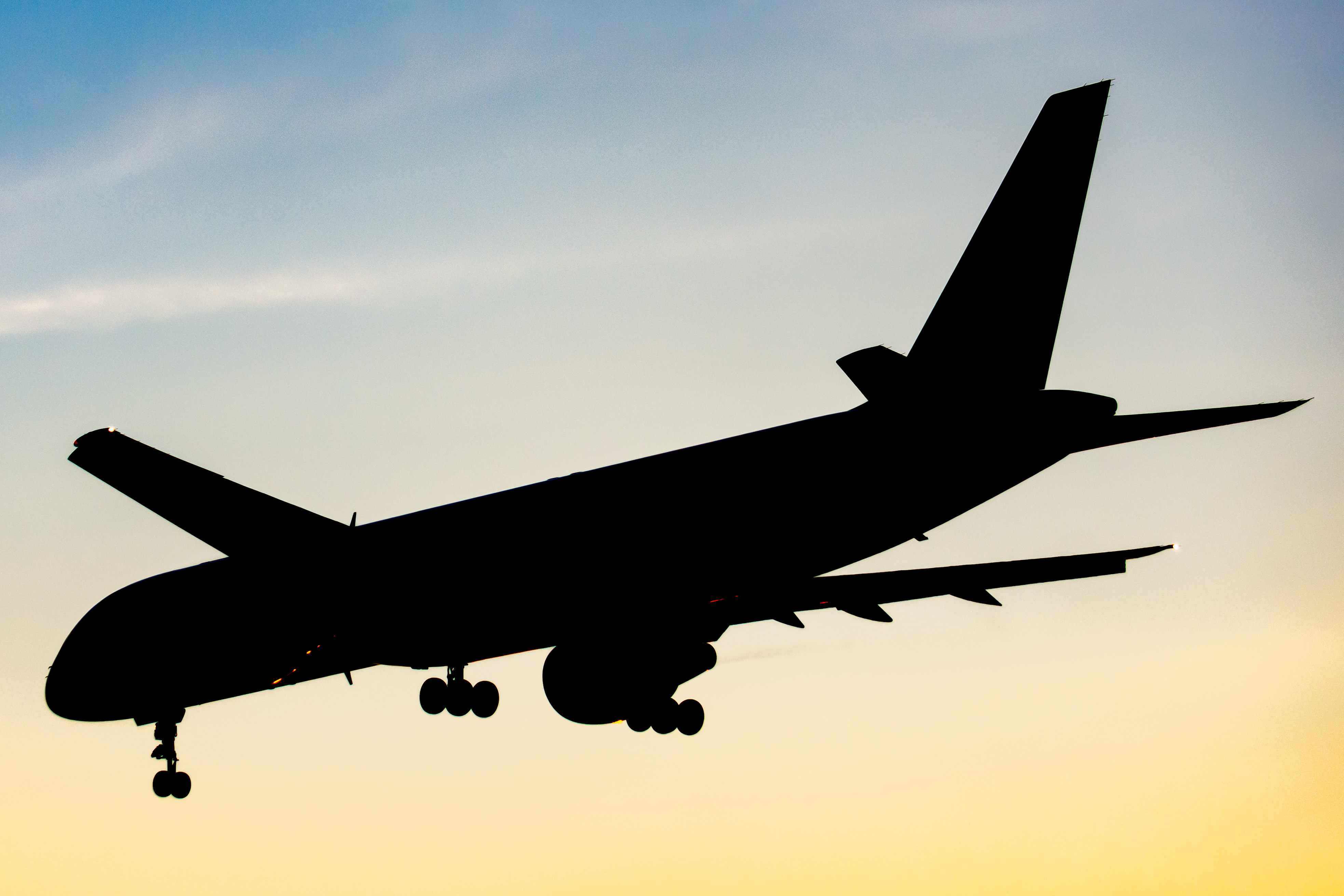 Full size: FedEx Boeing 757-200 N987FD at Philadelphia International Airport