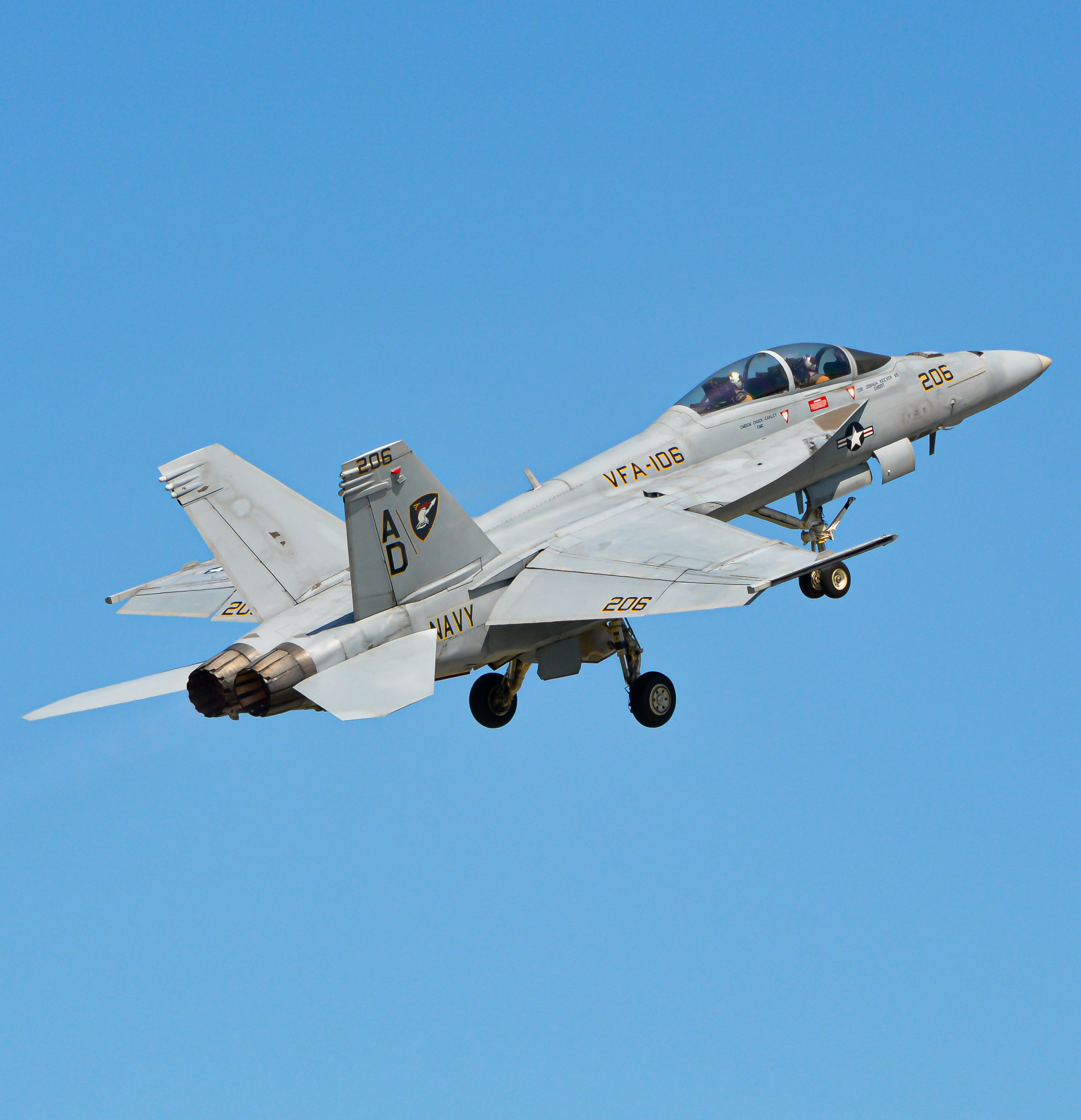 Full size: US Navy Boeing F/A-18E/F Super Hornet 165887 at Cleveland Burke Lakefront Airport