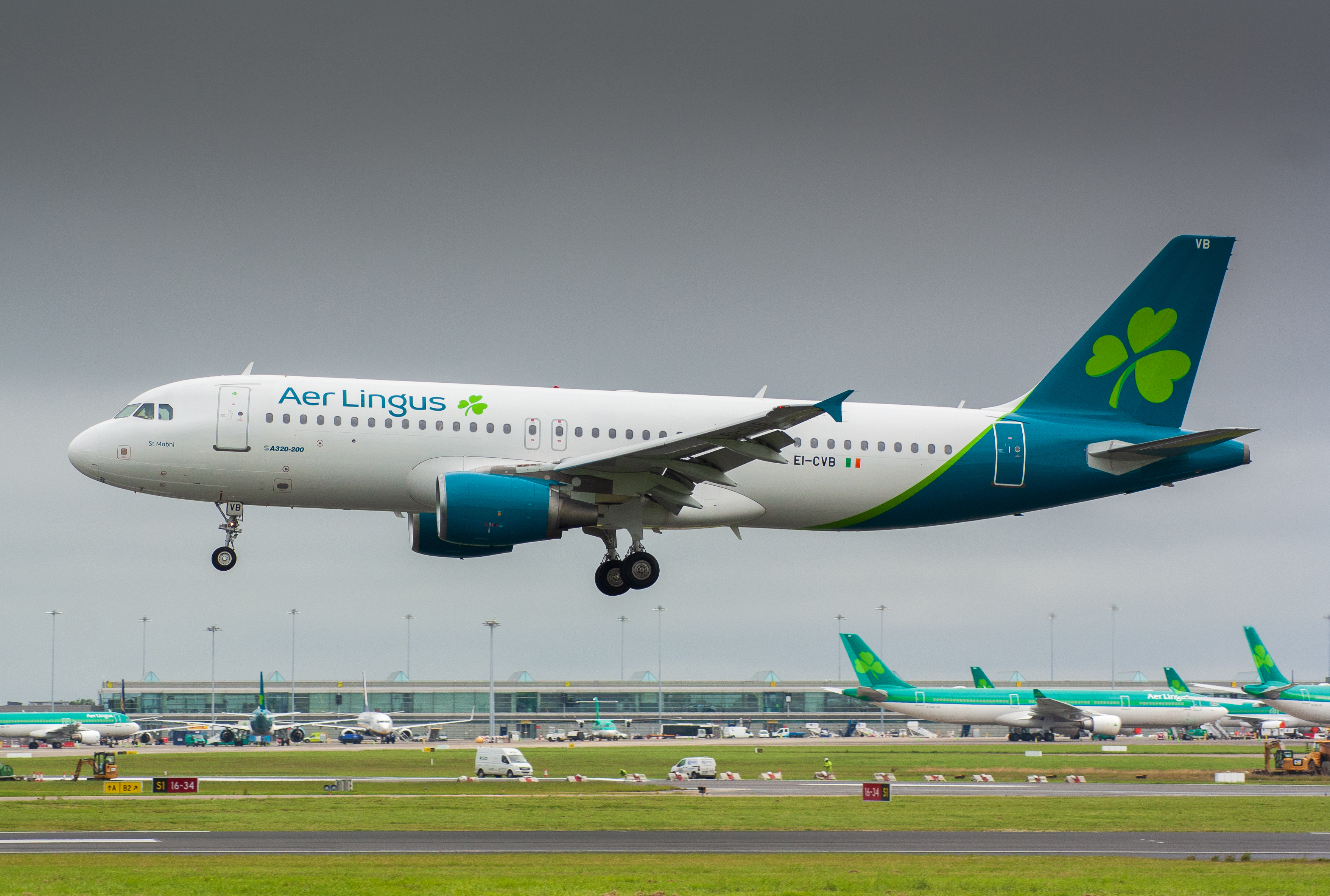 Full size: Aer Lingus Airbus A320 EI-CVB at Dublin International Airport