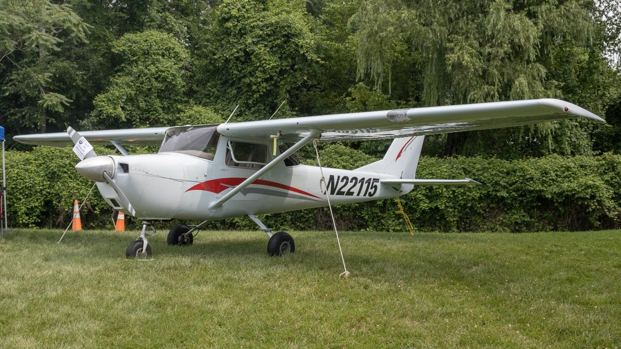 Full size: PRIVATE Cessna 150 N22115 at College Park Airport