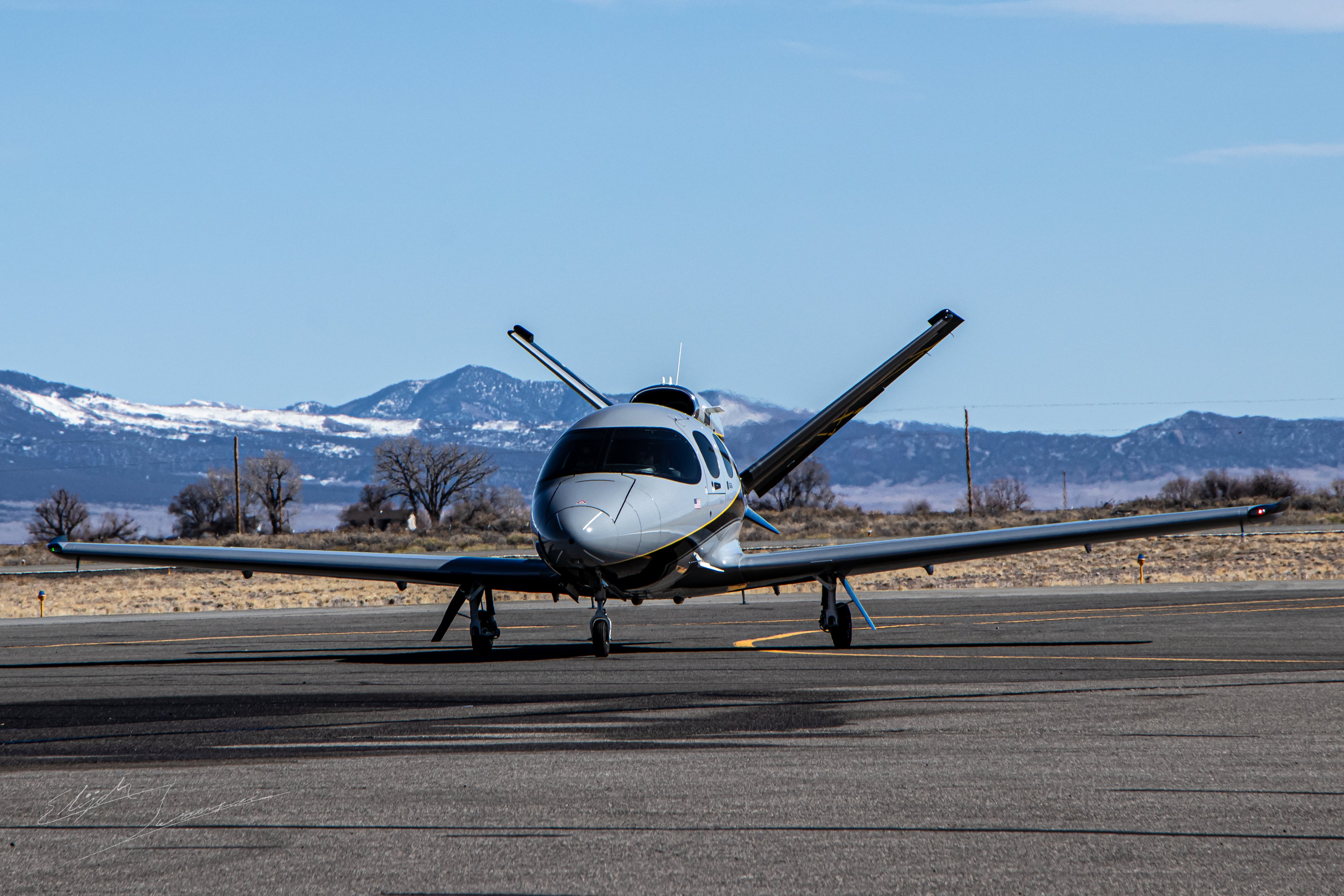 Full size: PRIVATE Cirrus G2 VisionJet N651AC at Alamosa San Luis Valley Regional Airport