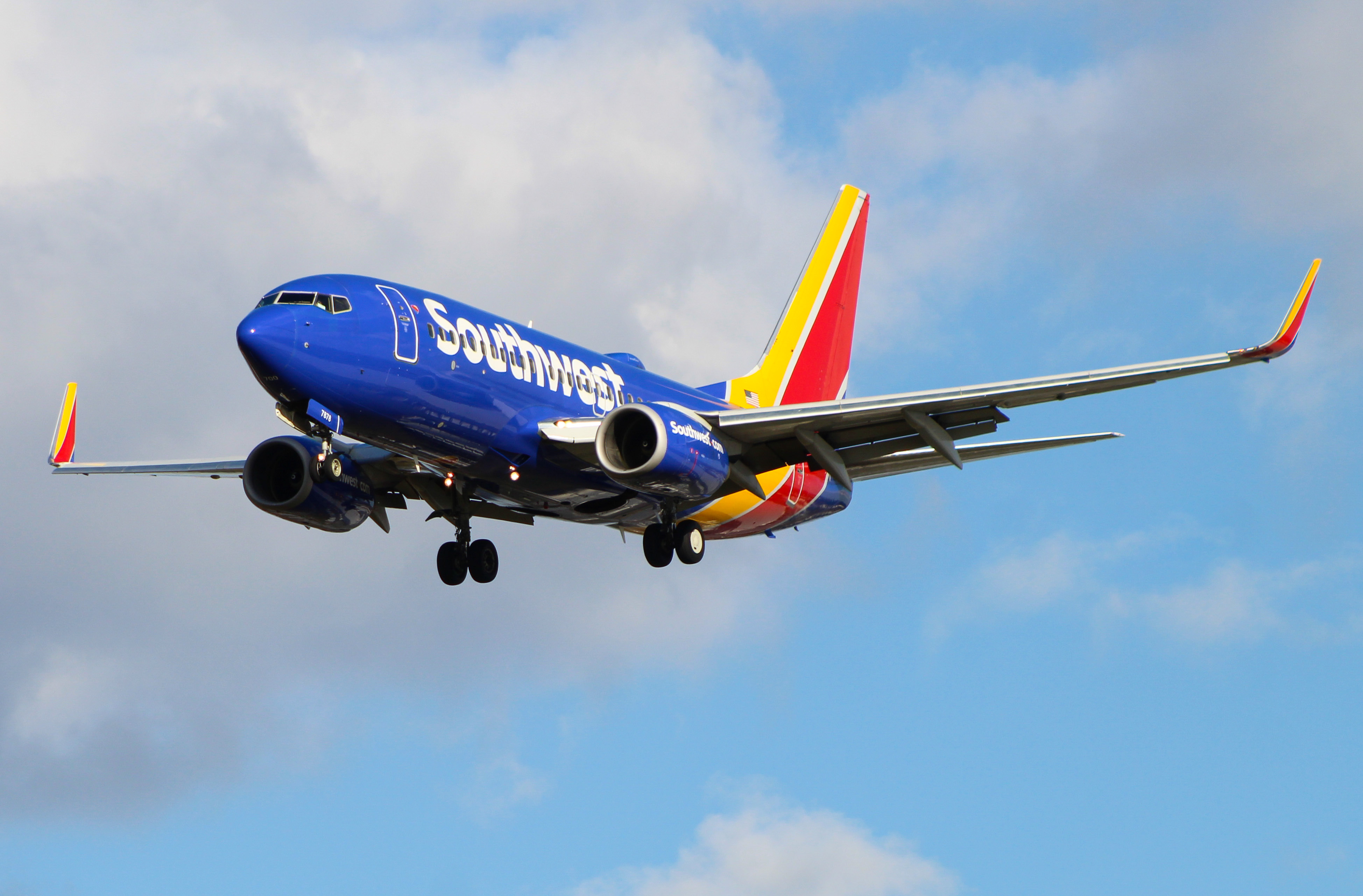 Full size: Southwest Airlines Boeing 737-700 N7878A at Cincinnati/Northern Kentucky International Airport