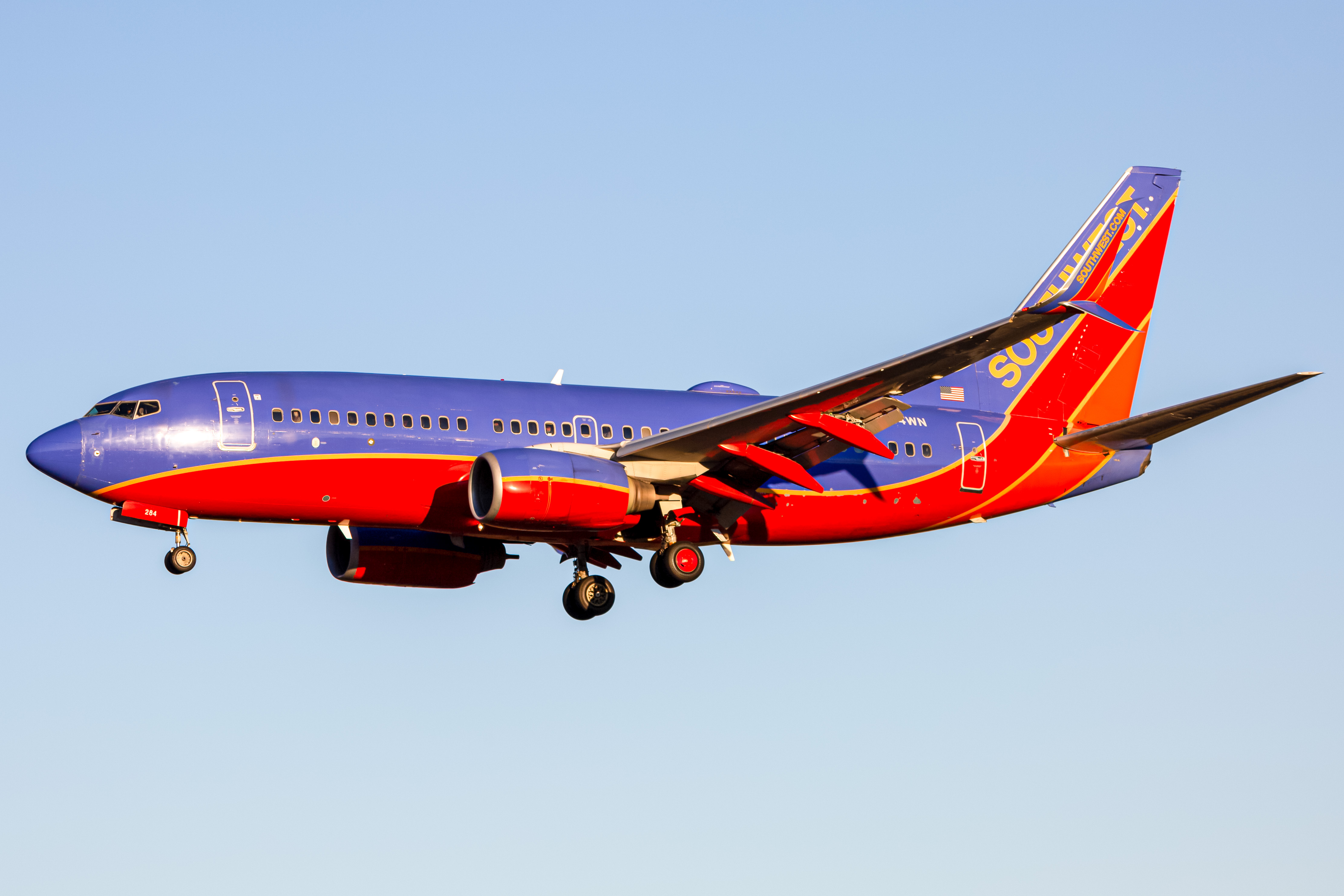 Full size: Southwest Airlines Boeing 737-700 N284WN at Baltimore/Washington International Thurgood Marshall Airport