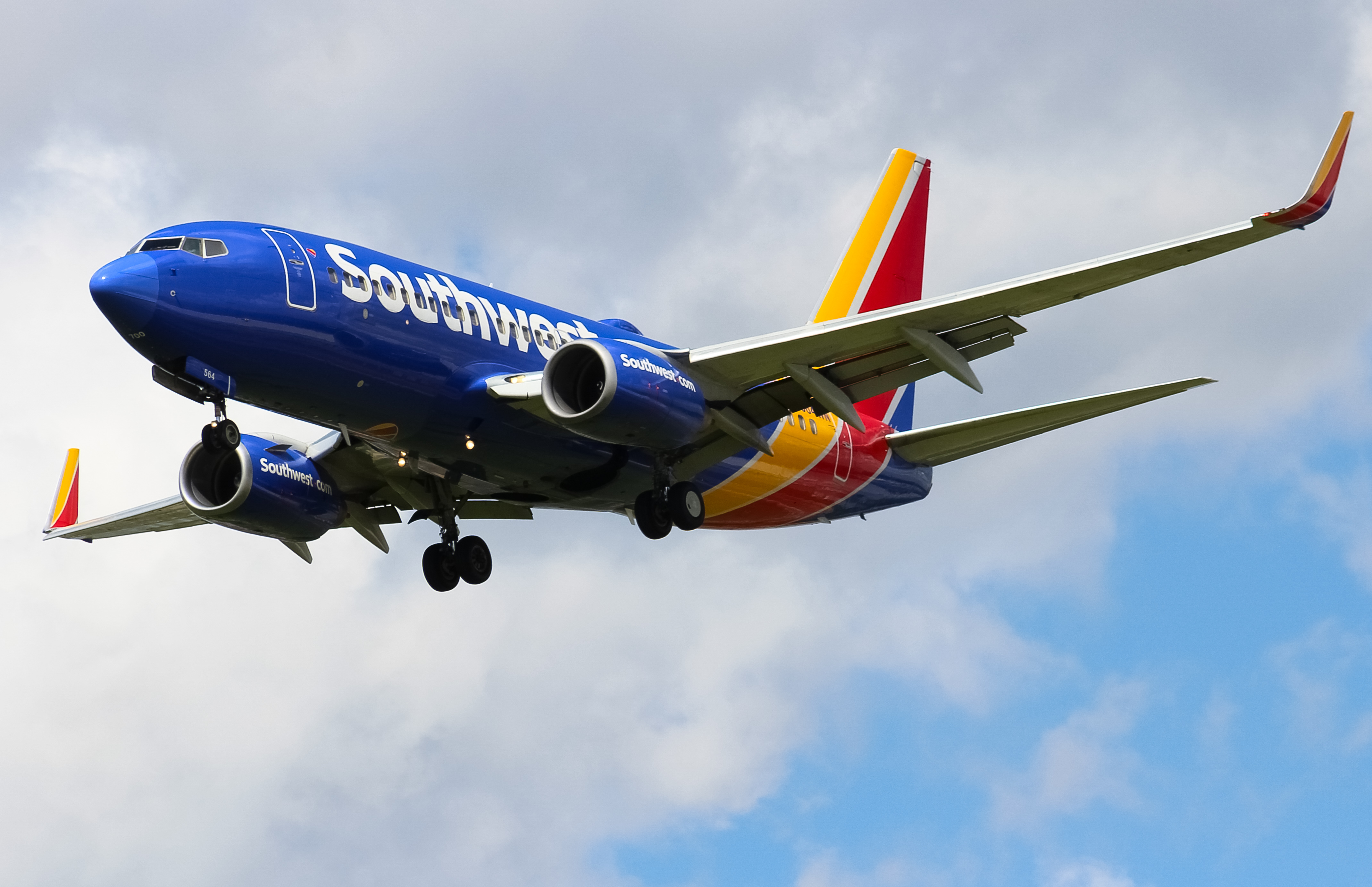 Full size: Southwest Airlines Boeing 737-700 N564WN at Cincinnati/Northern Kentucky International Airport