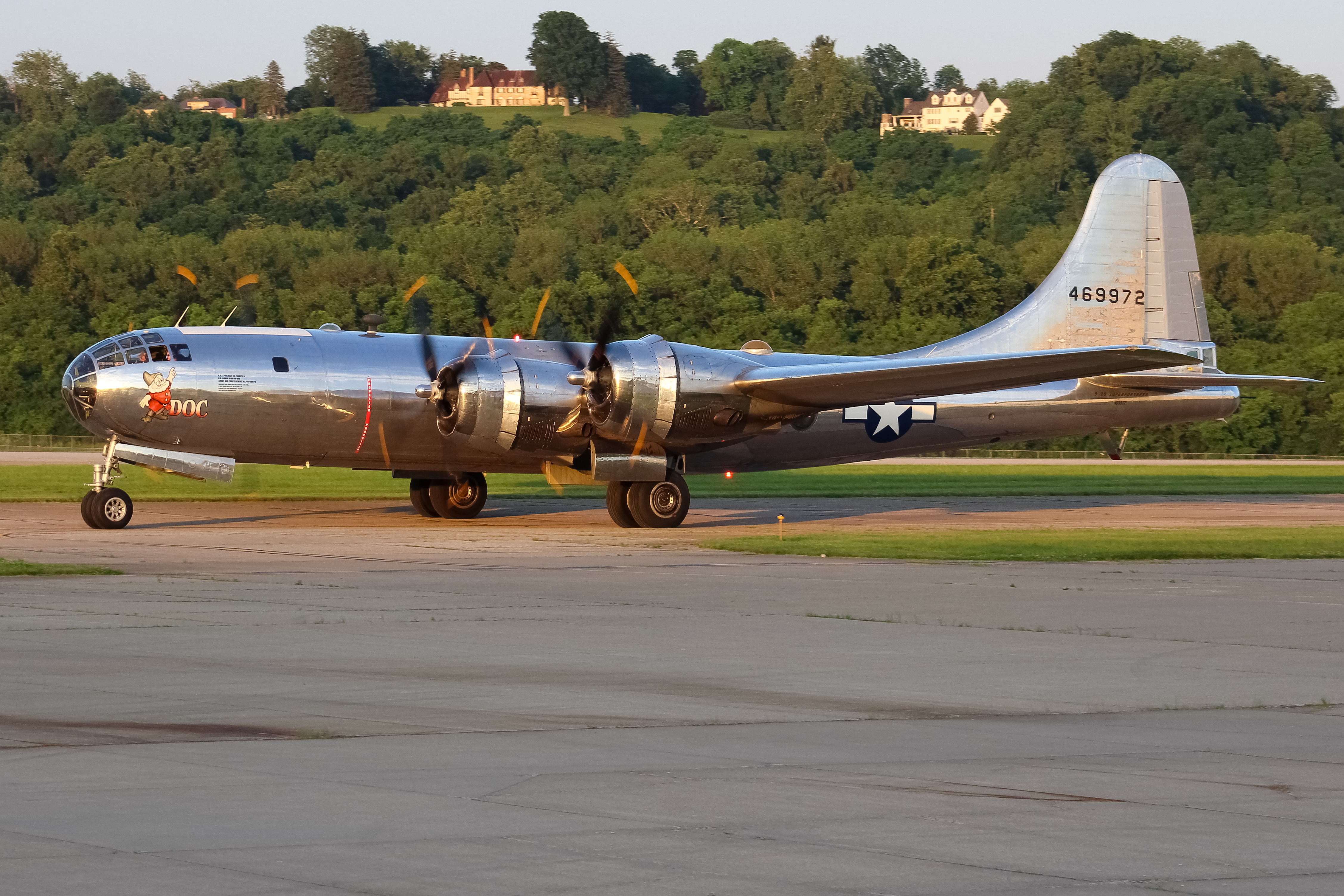 Full size: PRIVATE Boeing B-29 SuperFortress N69972 at Cincinnati Municipal Airport/Lunken Field