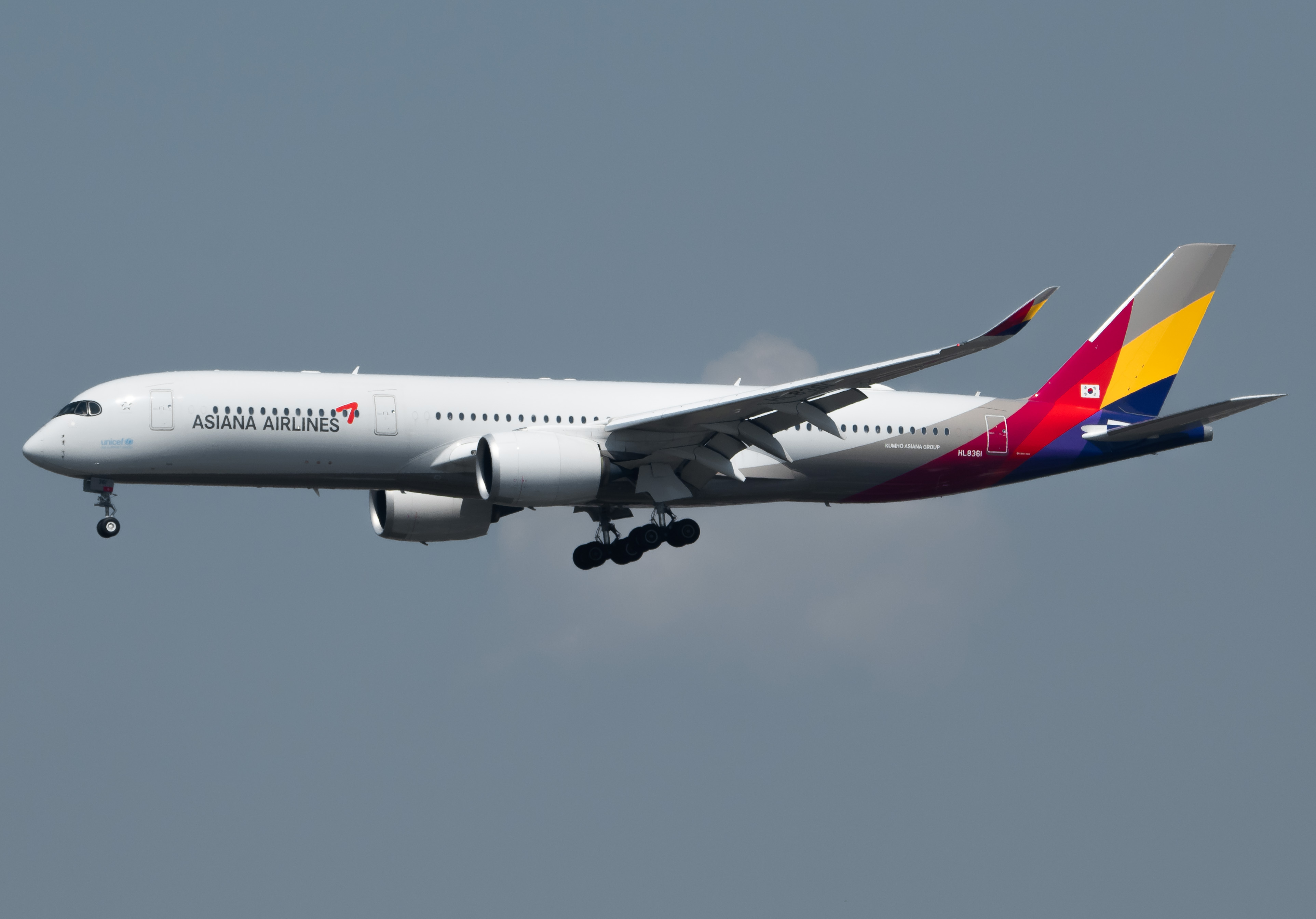 Full size: Asiana Airlines Airbus A350-900 HL8361 at John F. Kennedy International Airport